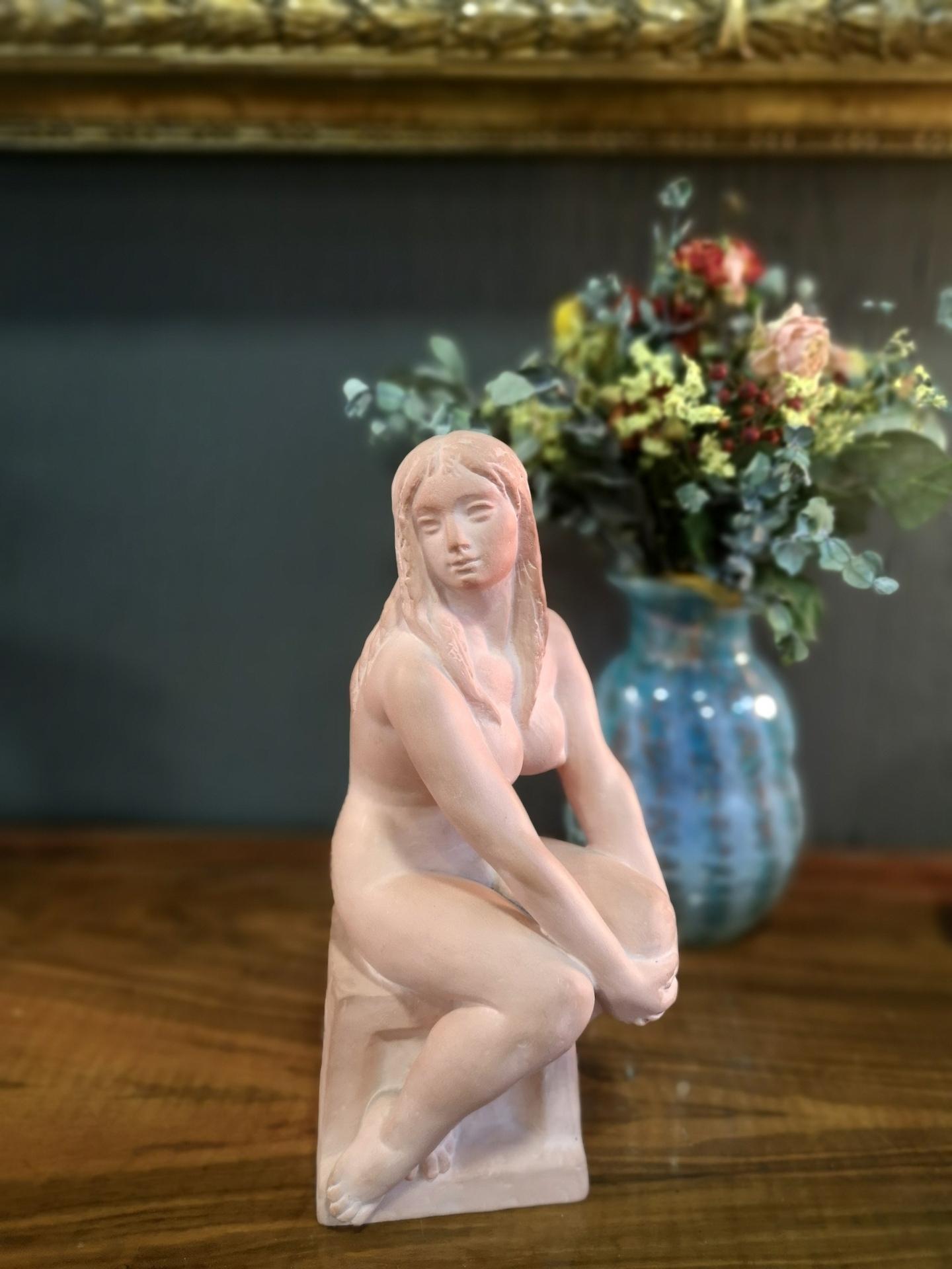 Art Deco Style Sitting Nude Terracotta Sculpture, by Sculptist Kelemen, 1973 In Good Condition For Sale In Budapest, HU