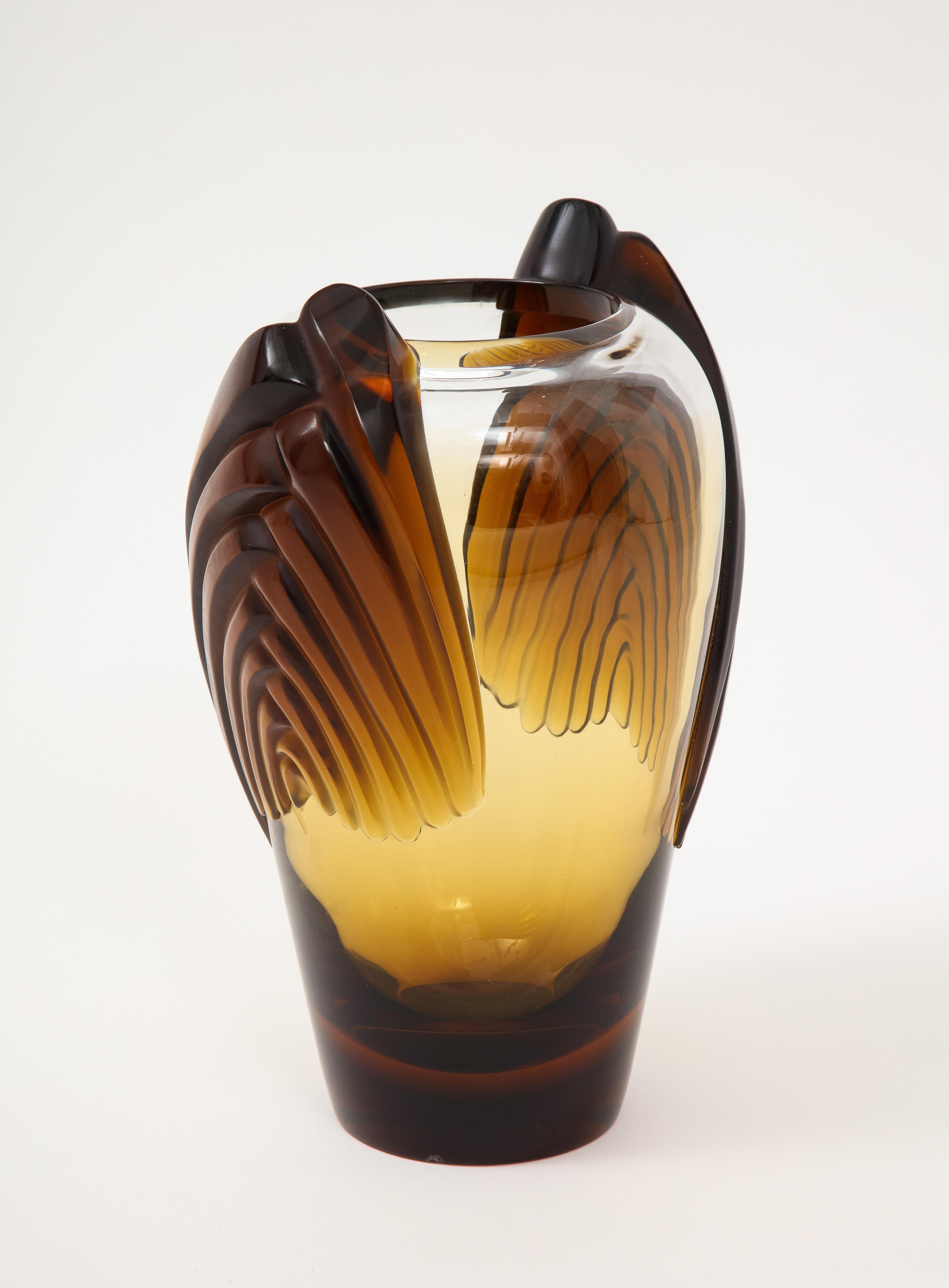 Français Vase « Marrakech » en verre fumé de style Art Déco par Lalique en vente
