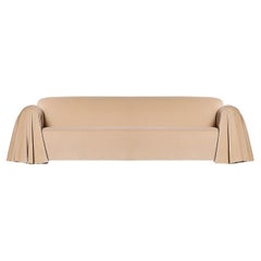 Art Deco Stil Sofa bedeckt in Olive Samt von Munna Design
