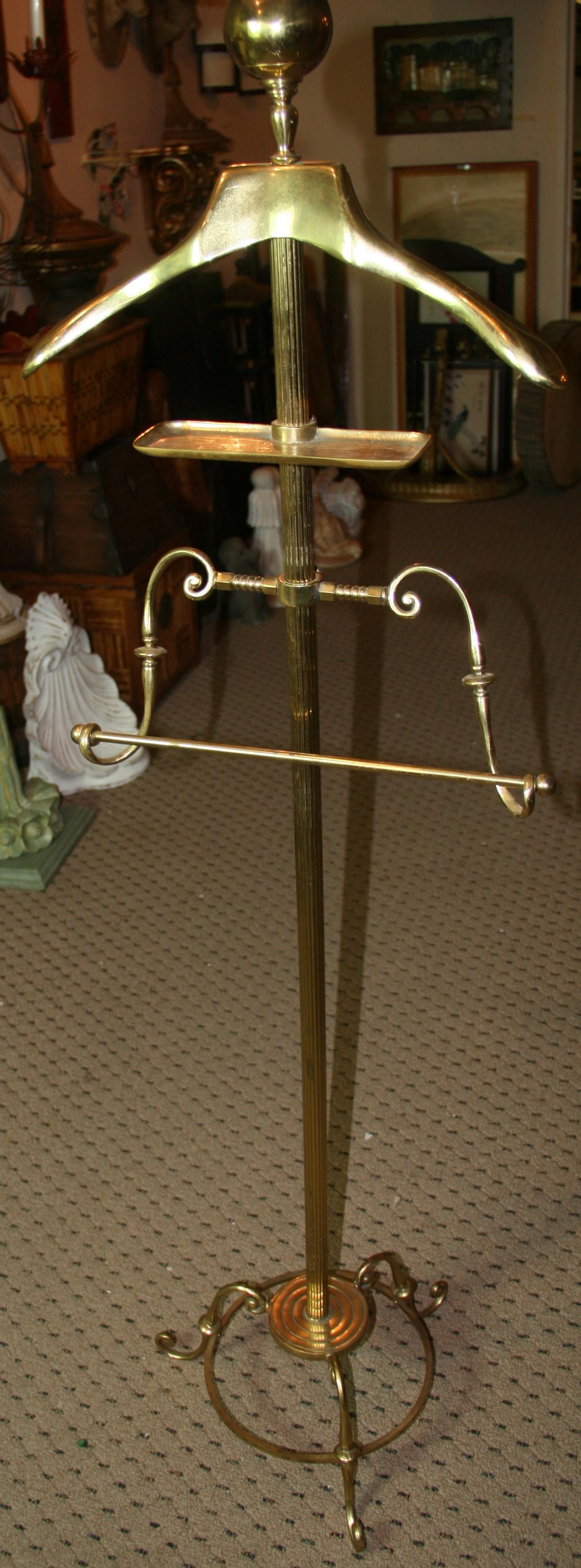 Art Deco Style Solid Brass Valet Stand 1960's In Good Condition For Sale In Douglas Manor, NY