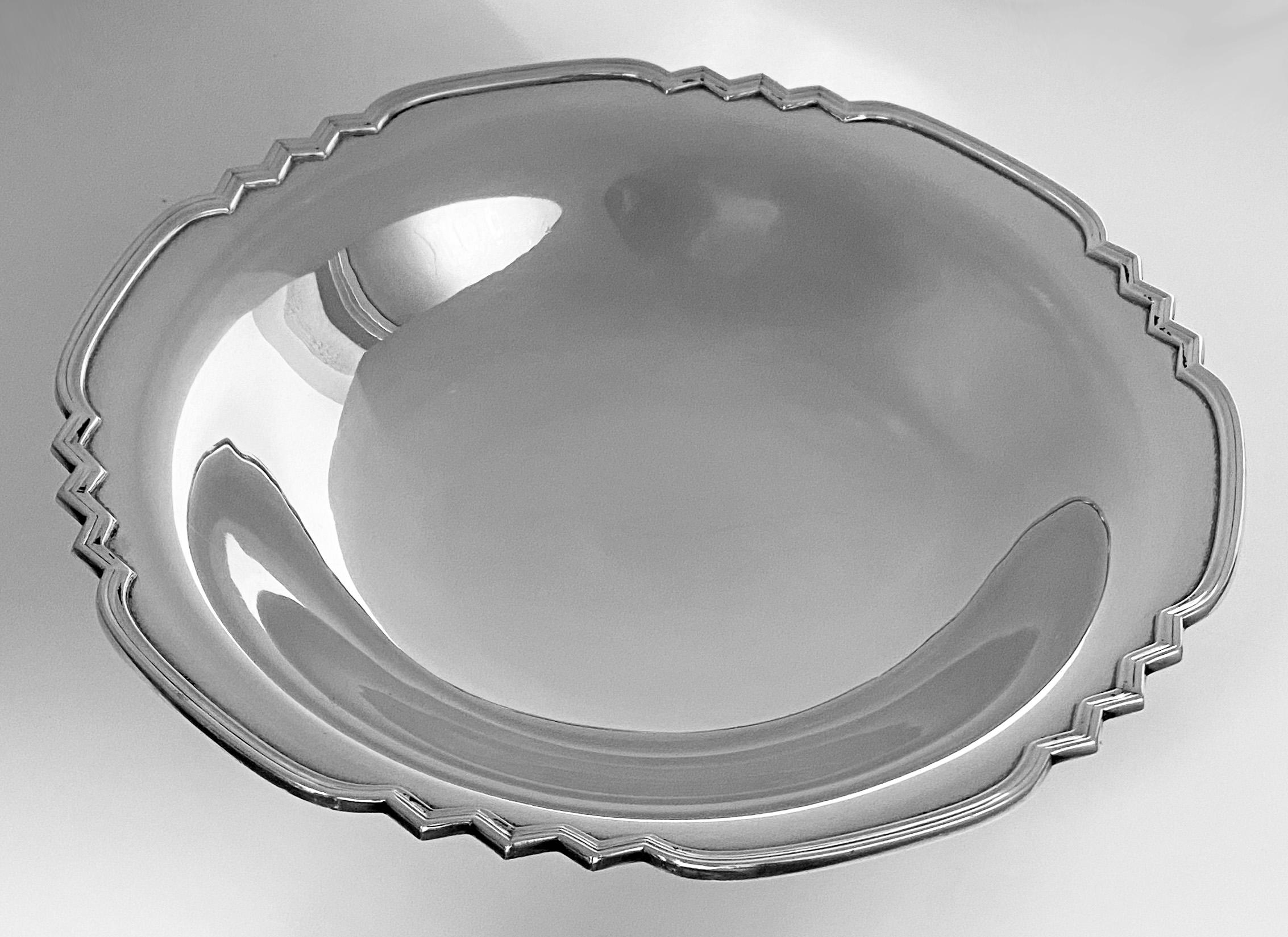 Art Deco Style Sterling Bowl, Birmingham 1960, Walker and Hall In Good Condition In Toronto, Ontario