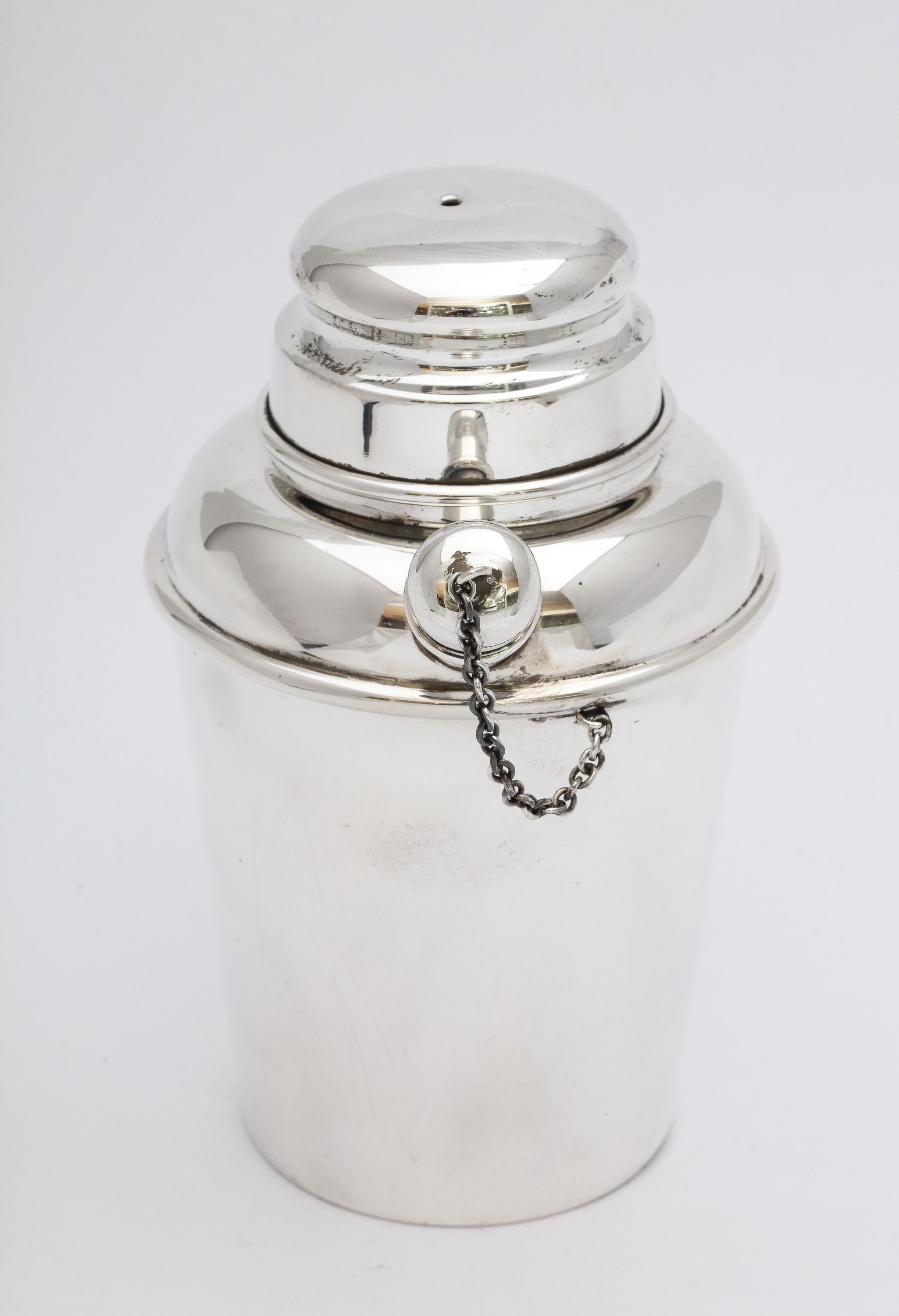 Art Deco Style Sterling Silver Cocktail Shaker In Good Condition In New York, NY
