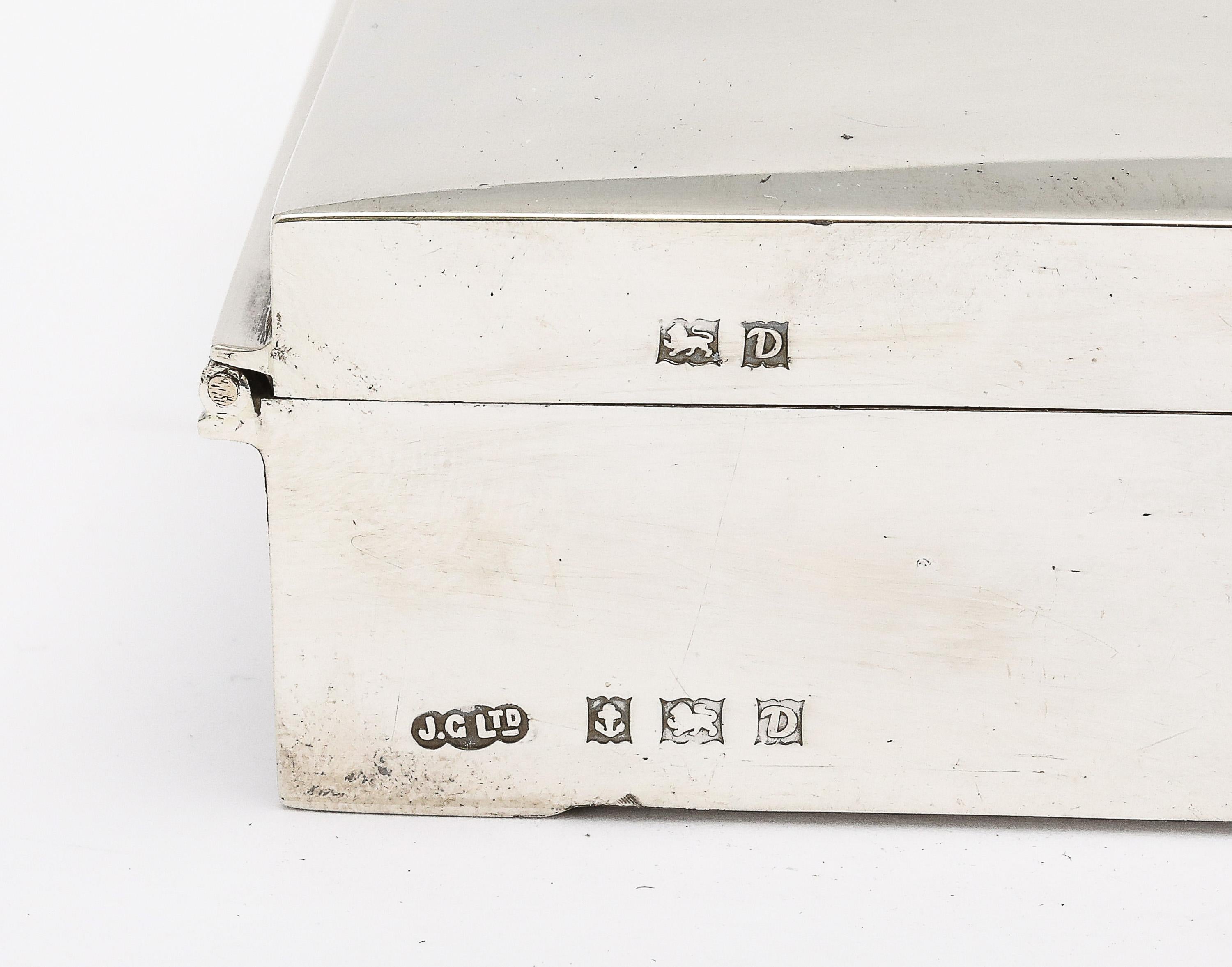 Caja de plata de ley de estilo art déco con tapa abatible en venta 3