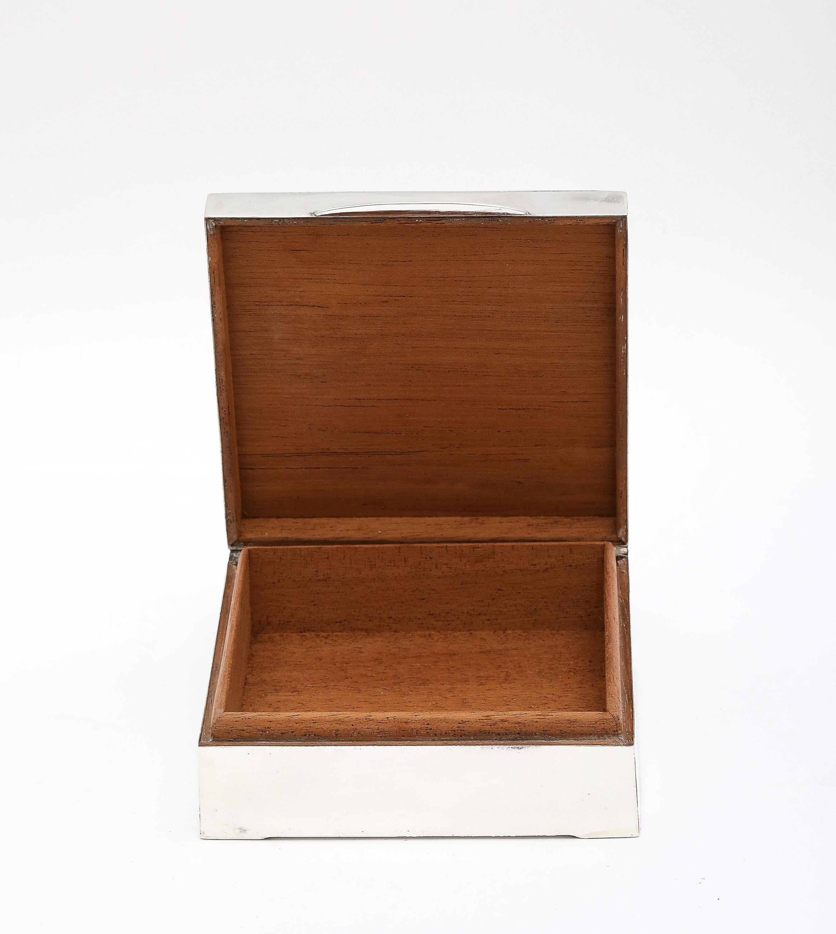 Caja de plata de ley de estilo art déco con tapa abatible en venta 5