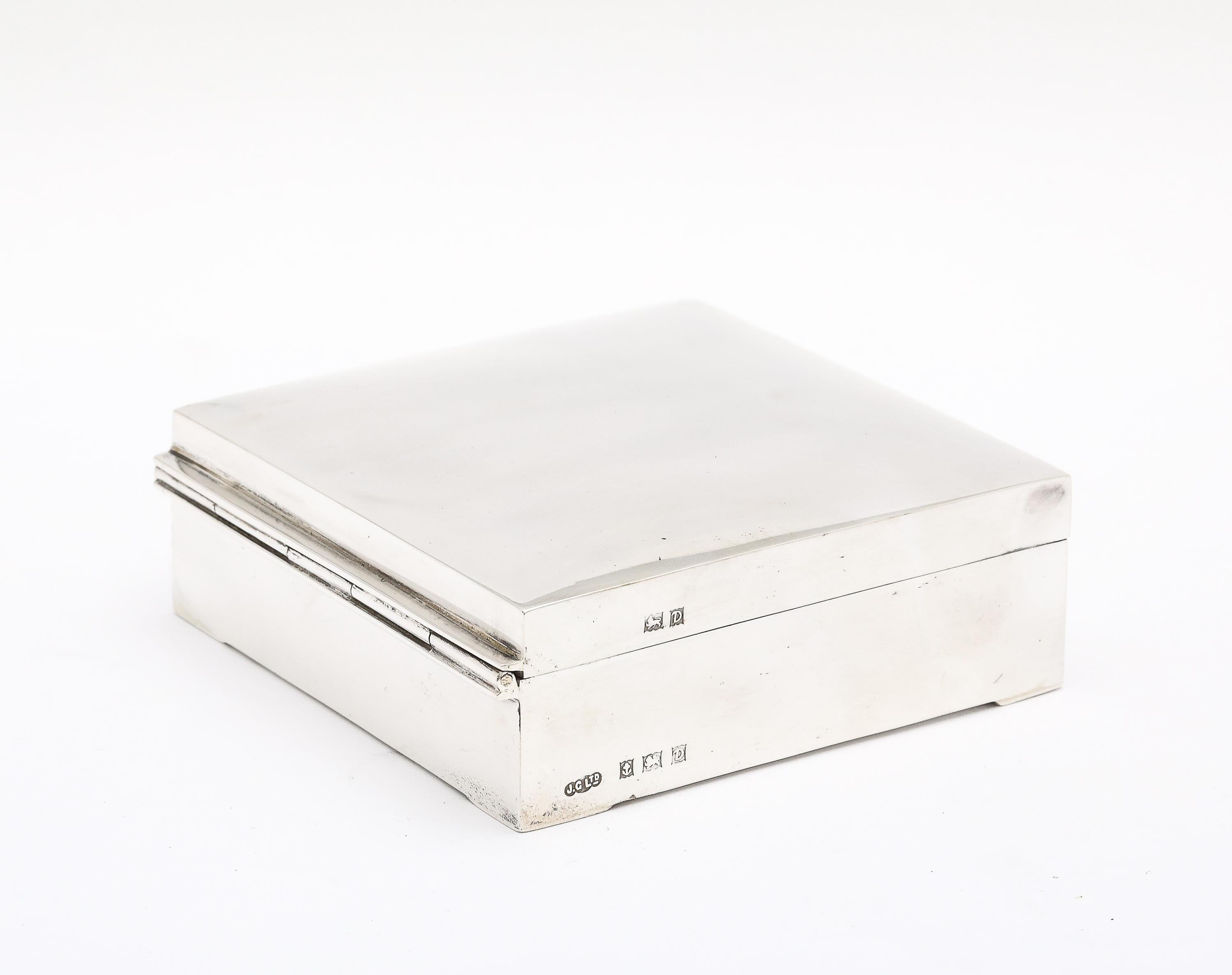 Caja de plata de ley de estilo art déco con tapa abatible en venta 1