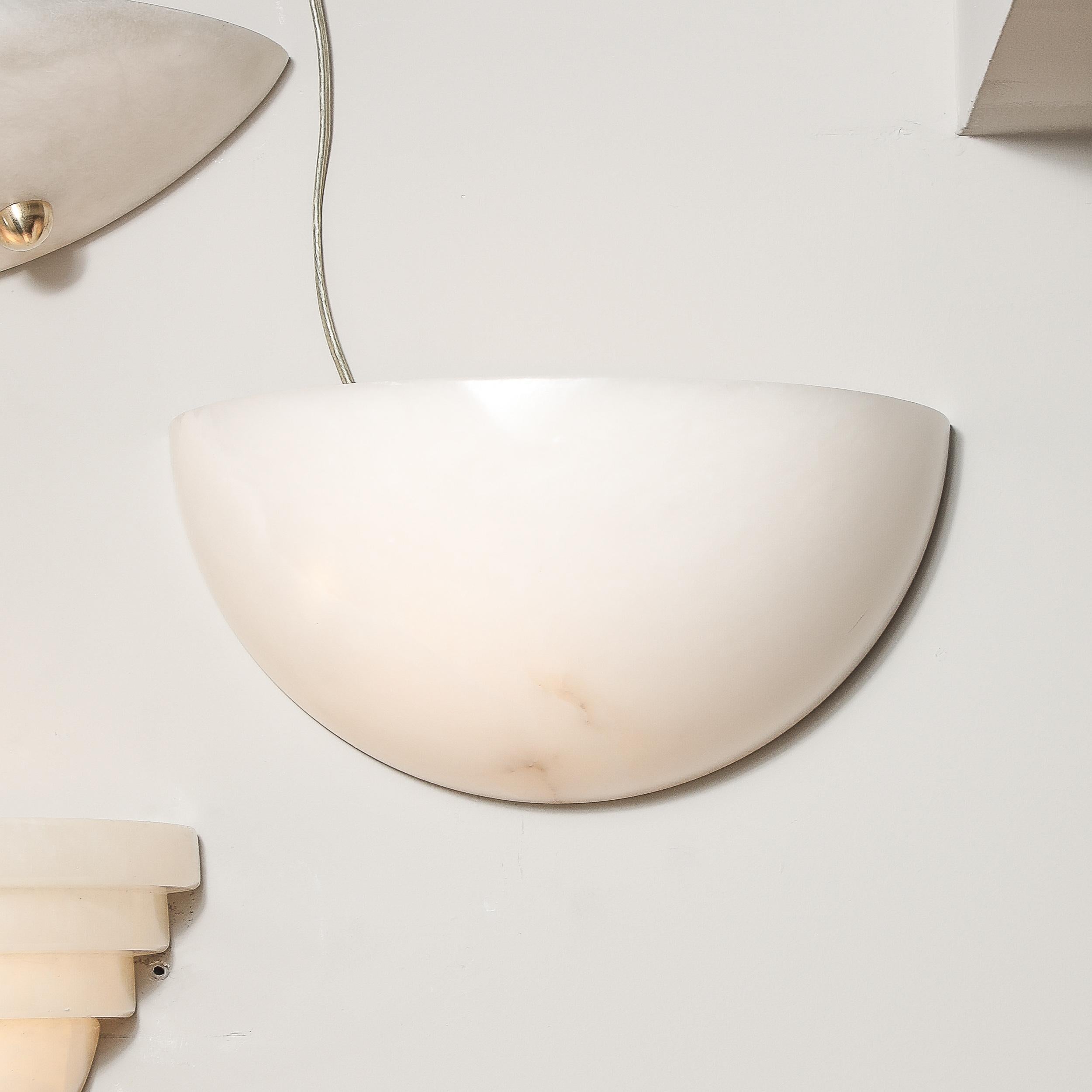 Lámpara de Alabastro Estilo Art Decó Streamline en Excelente estado para la venta en New York, NY