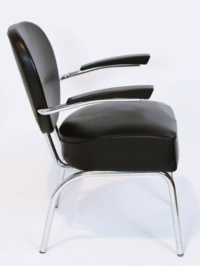 Vintage German origin 1950s streamline armchair. Made of tubular chromed steel and leatherette upholstered seats.