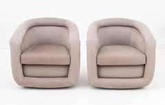 Paire de chaises à baignoire tournante en daim de style Art Déco