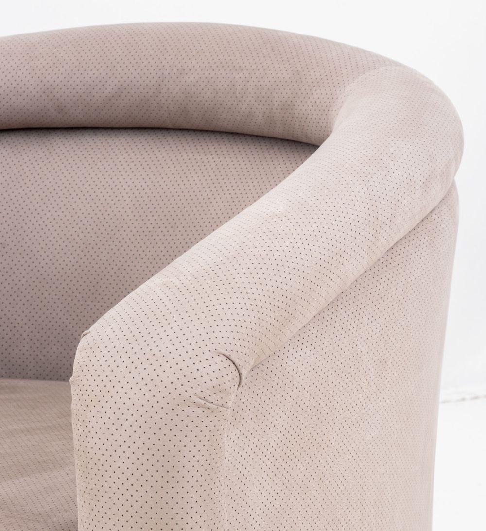 Daim Paire de chaises à baignoire tournante en daim de style Art Déco en vente