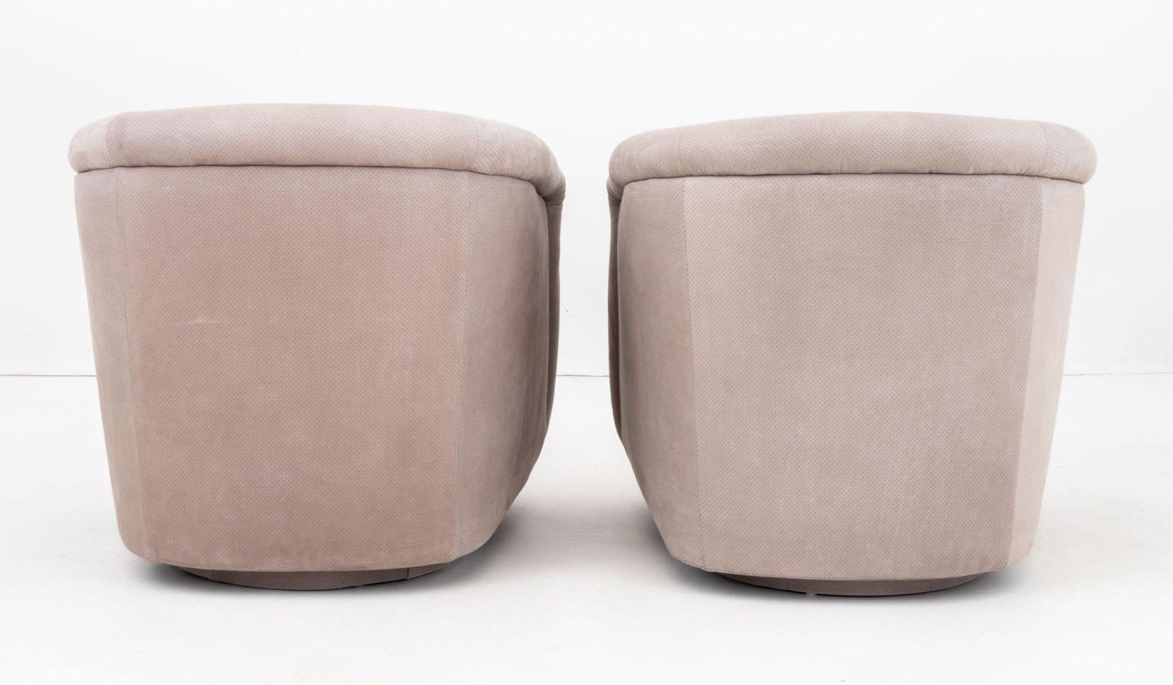 Paire de chaises à baignoire tournante en daim de style Art Déco en vente 2