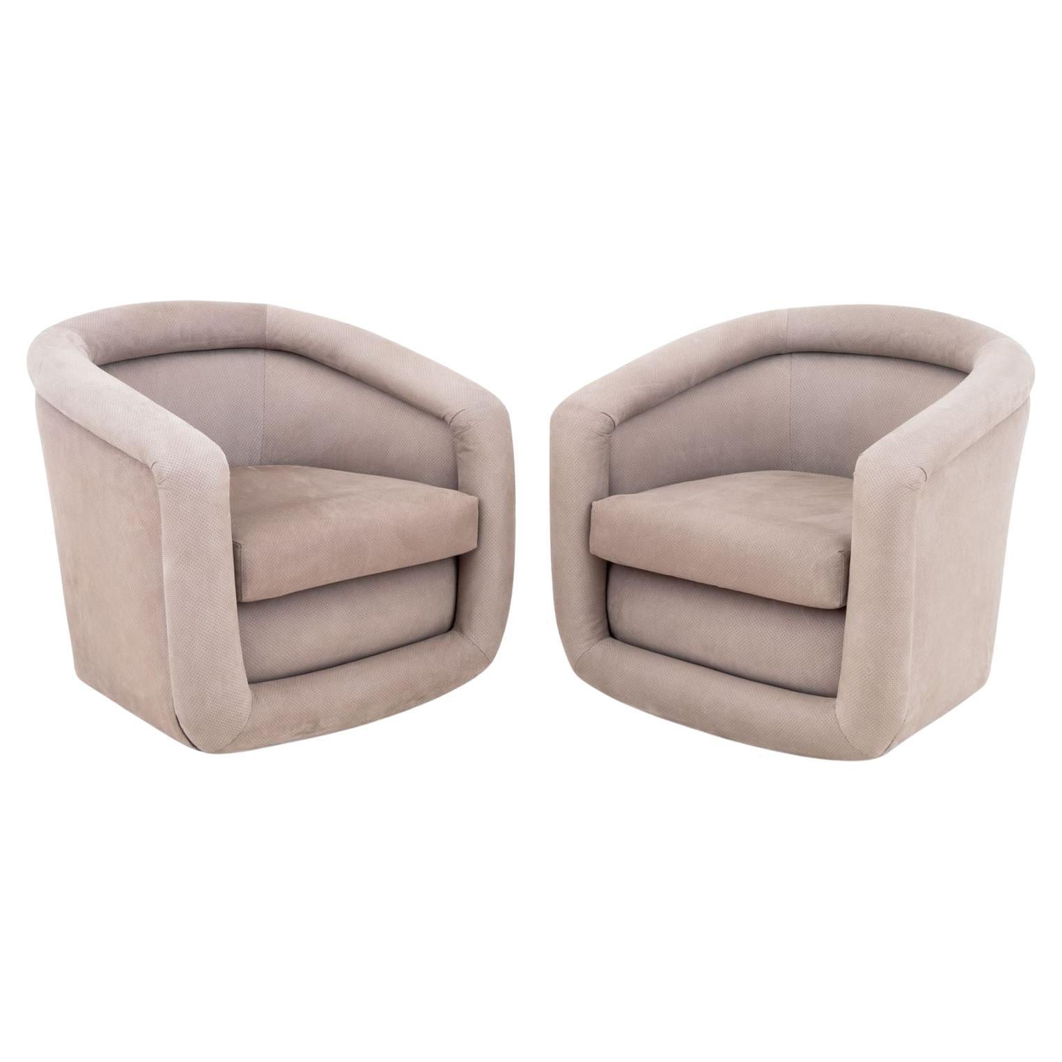 Paire de chaises à baignoire tournante en daim de style Art Déco en vente