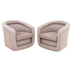 Paire de chaises à baignoire tournante en daim de style Art Déco