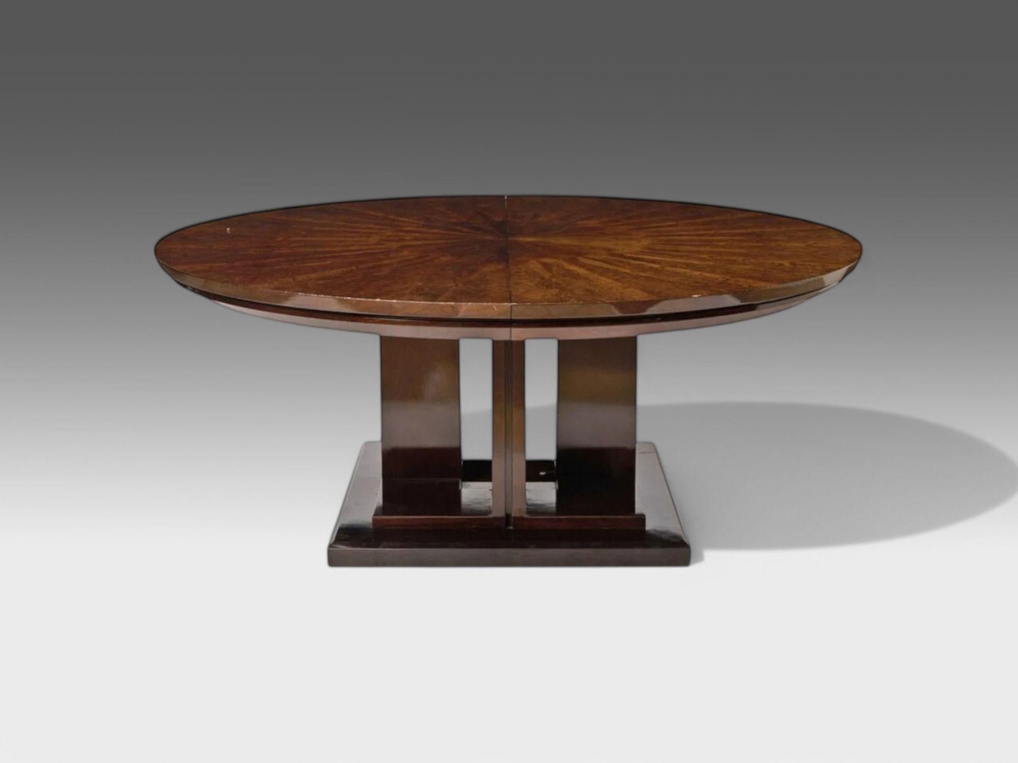 Table de salle à manger de style Art déco, acajou Sunburst, laqué, table centrale, 20e siècle État moyen - En vente à Manhasset, NY