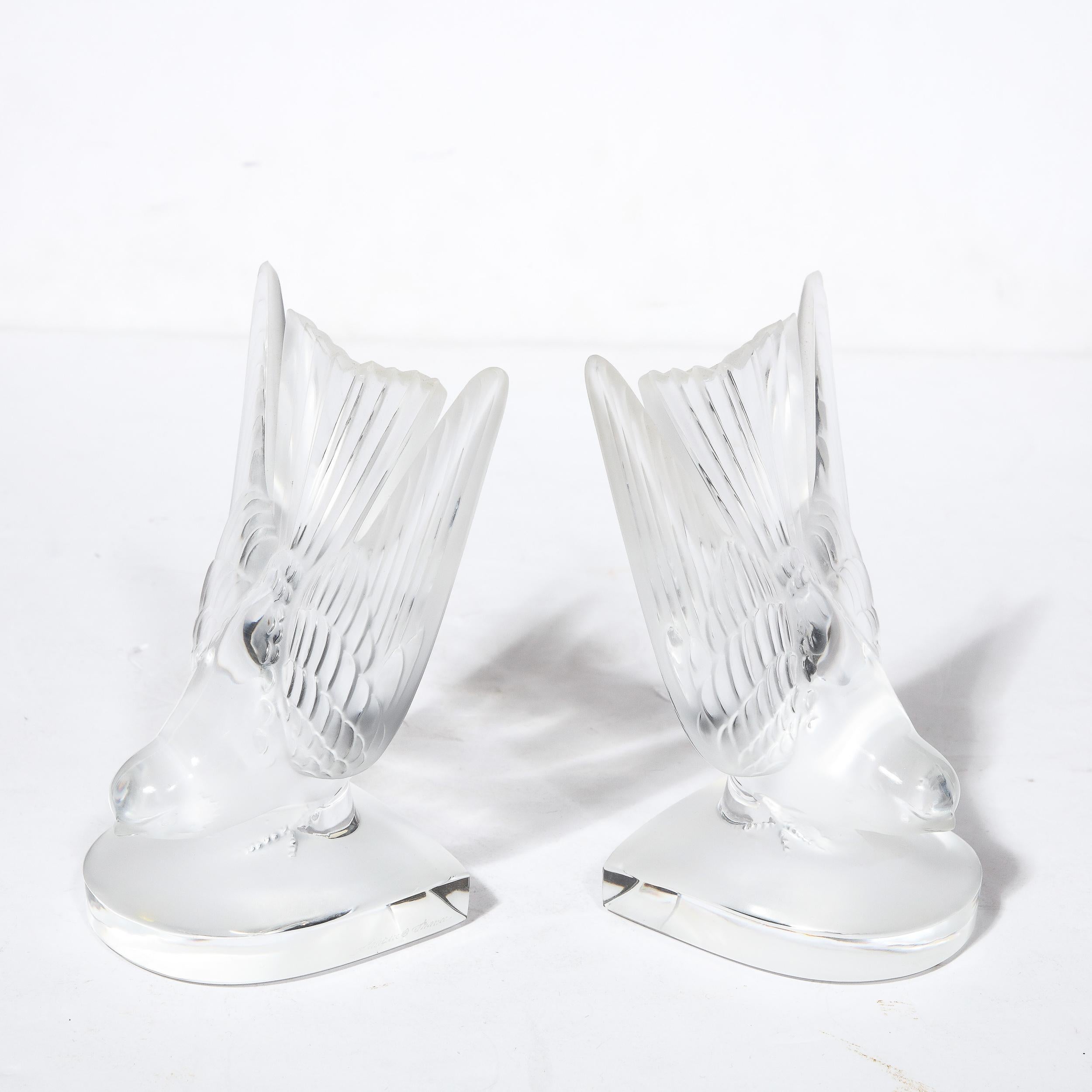 Art Deco Style 'Swallow' Bookends in Molded and Frosted Crystal signed Lalique In Excellent Condition For Sale In New York, NY