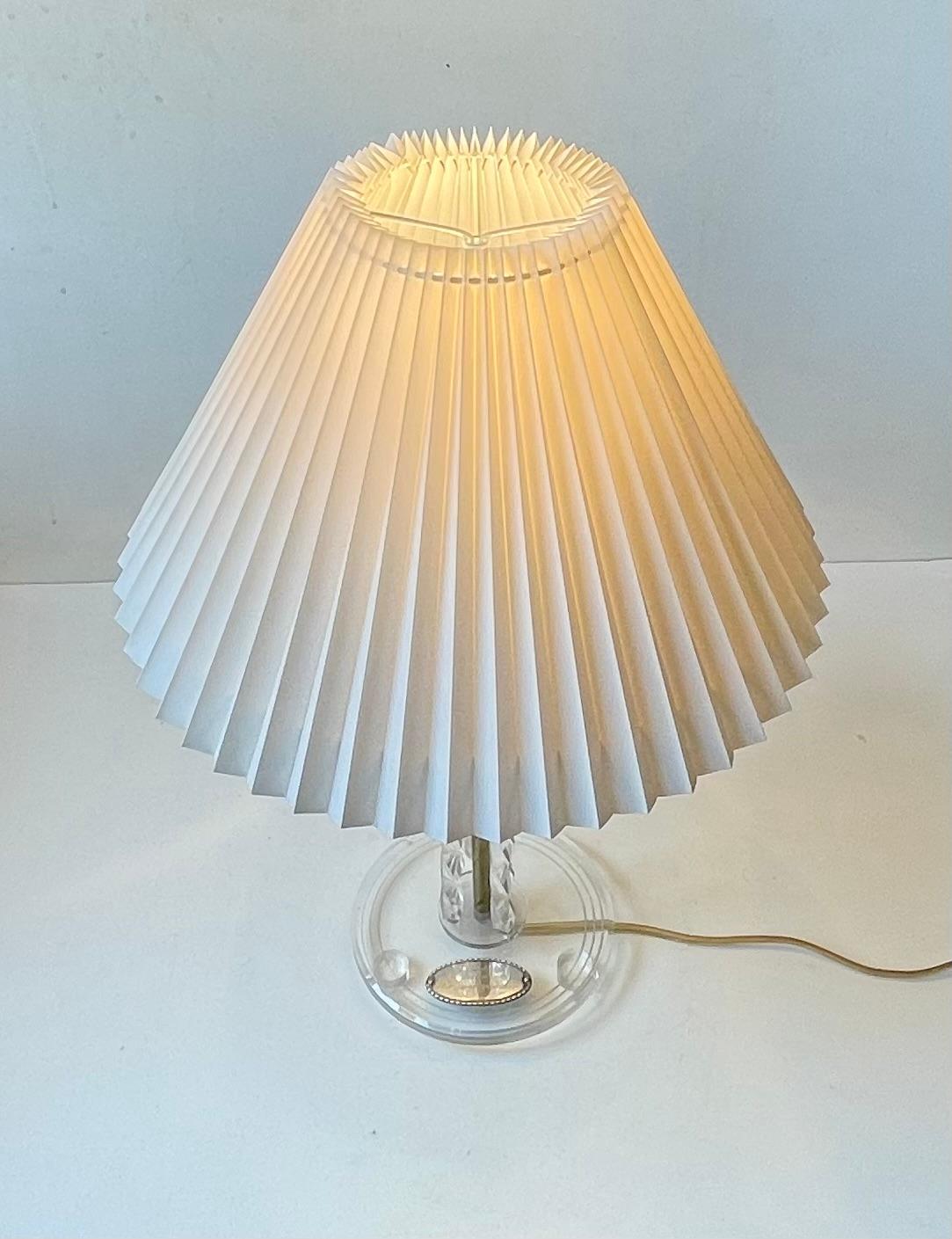European Art Deco Style Table Lamp in Twisted Lucite and Brass, 1950s For Sale