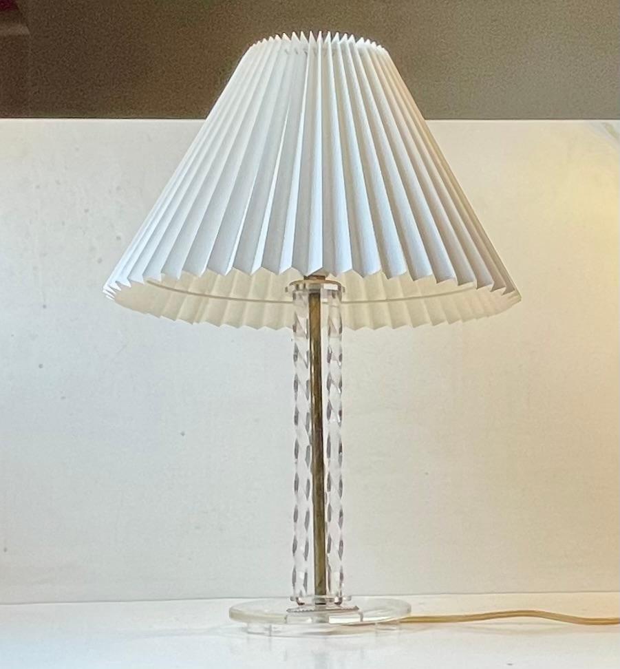 Art Deco Style Table Lamp in Twisted Lucite and Brass, 1950s In Good Condition For Sale In Esbjerg, DK