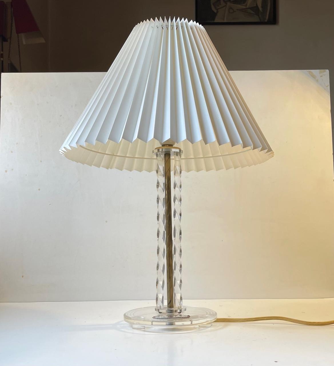 Art Deco Style Table Lamp in Twisted Lucite and Brass, 1950s For Sale 2