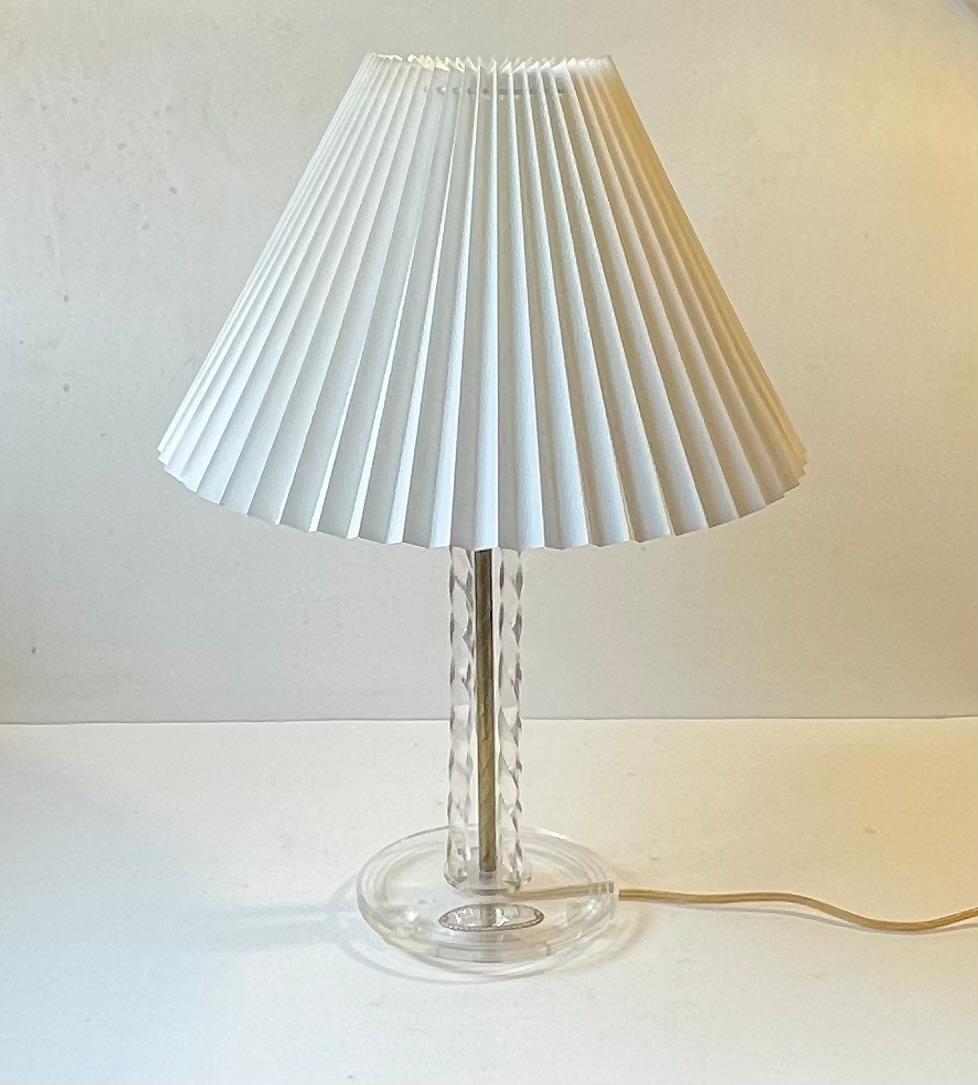 Art Deco Style Table Lamp in Twisted Lucite and Brass, 1950s For Sale 3