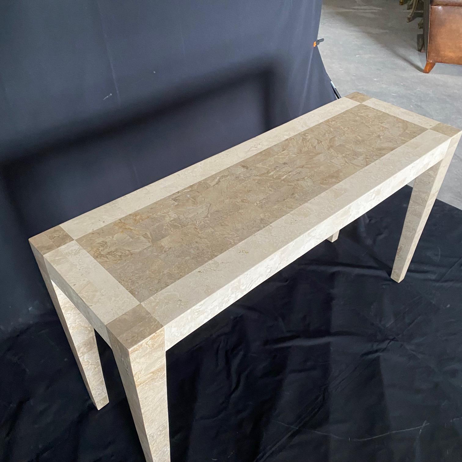 Mid-Century Modern  Table console ou table de canapé de style Art déco en pierre tessellée ou en marbre blanc  en vente