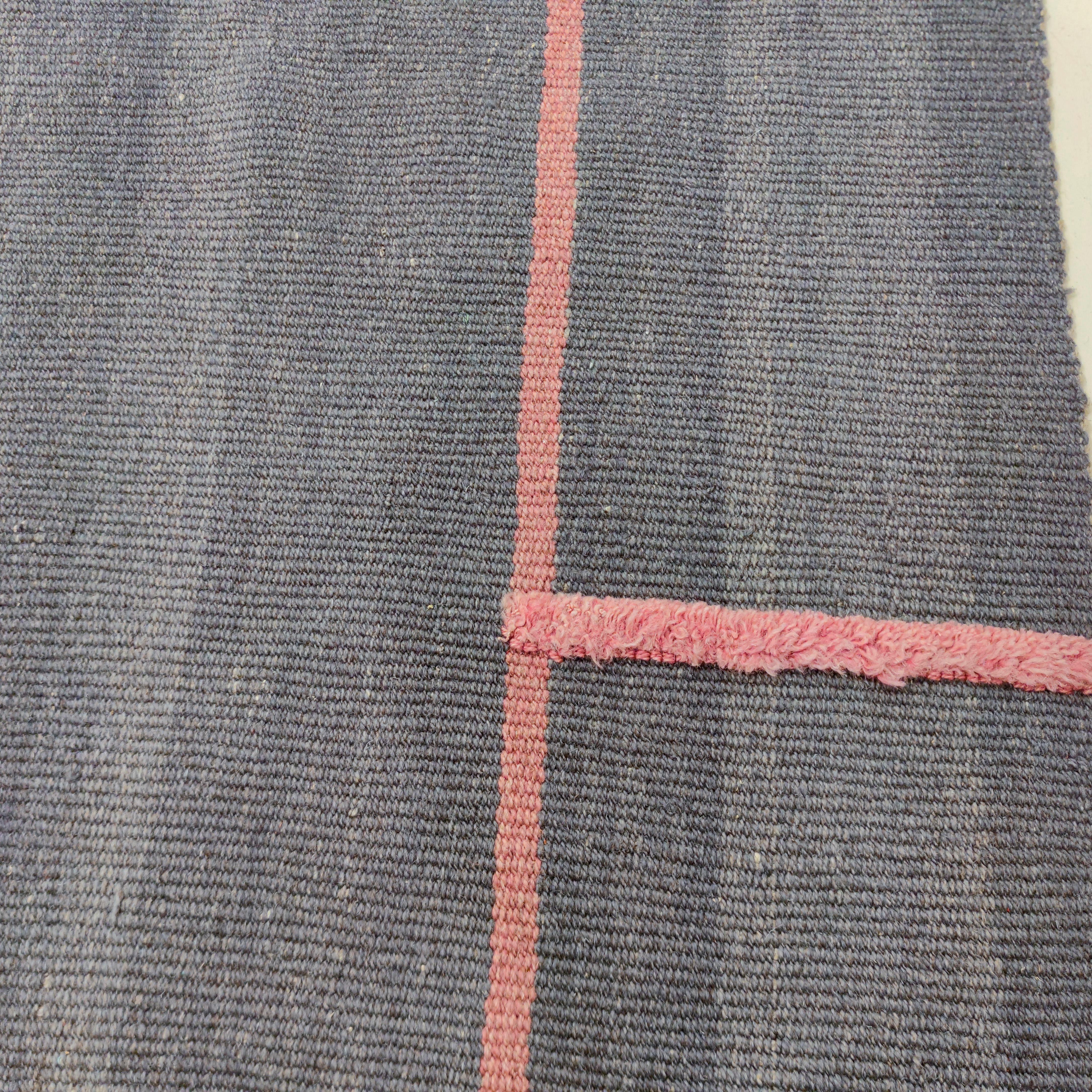 Caratterizzato da un motivo geometrico ispirato alle tessiture Art Déco francesi, Giò rappresenta una delle nostre più recenti innovazioni della nostra collezione contemporanea Textural. Ciò che distingue questo esemplare è la sua pesante struttura