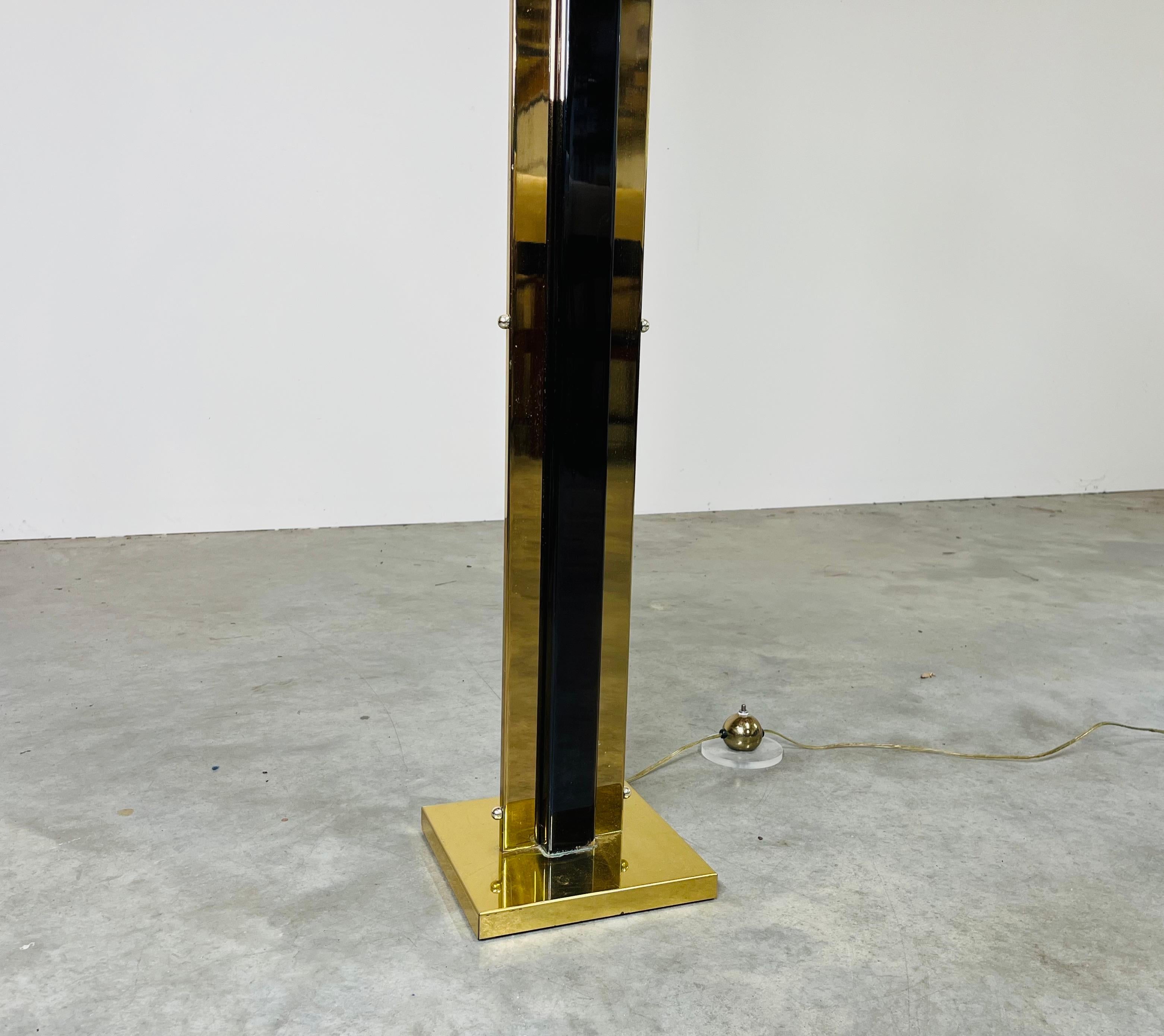 20ième siècle Lampadaire Torchère de style Art Déco Laiton et laque noire en vente