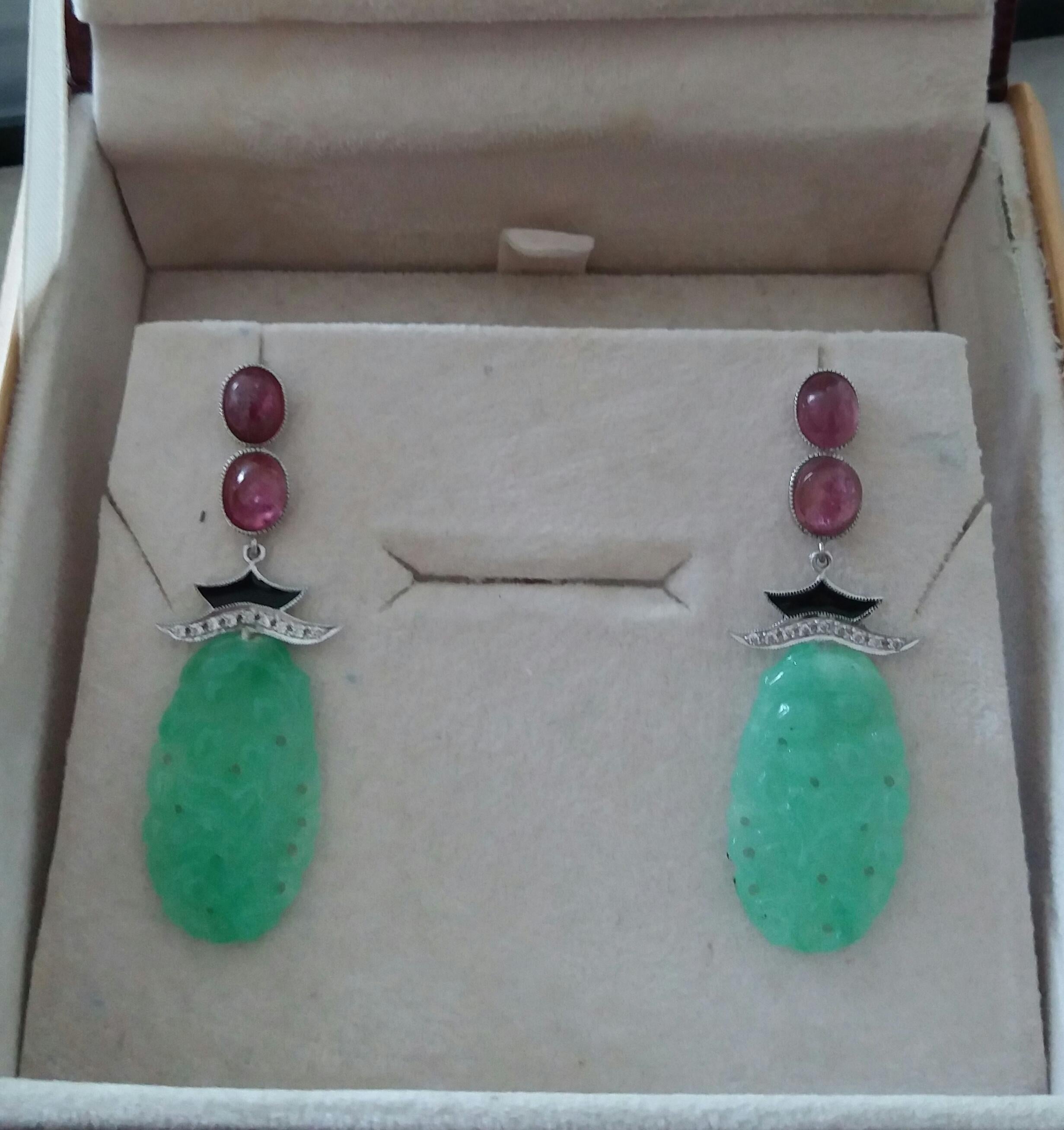 Pendants d'oreilles de style Art déco en or, diamants, émail et jade sculpté avec cabas en tourmaline en vente 1