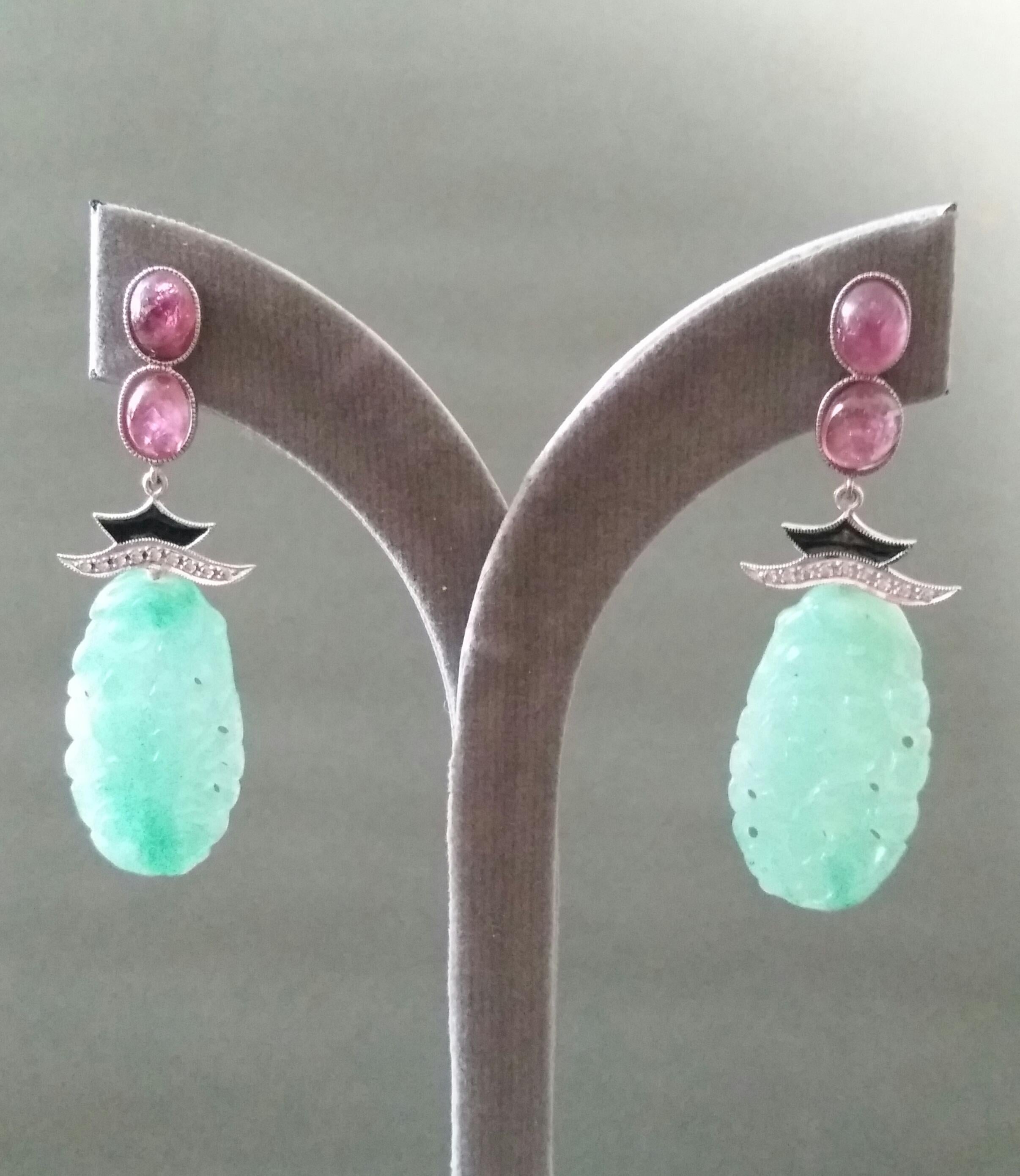 Pendants d'oreilles de style Art déco en or, diamants, émail et jade sculpté avec cabas en tourmaline en vente 3