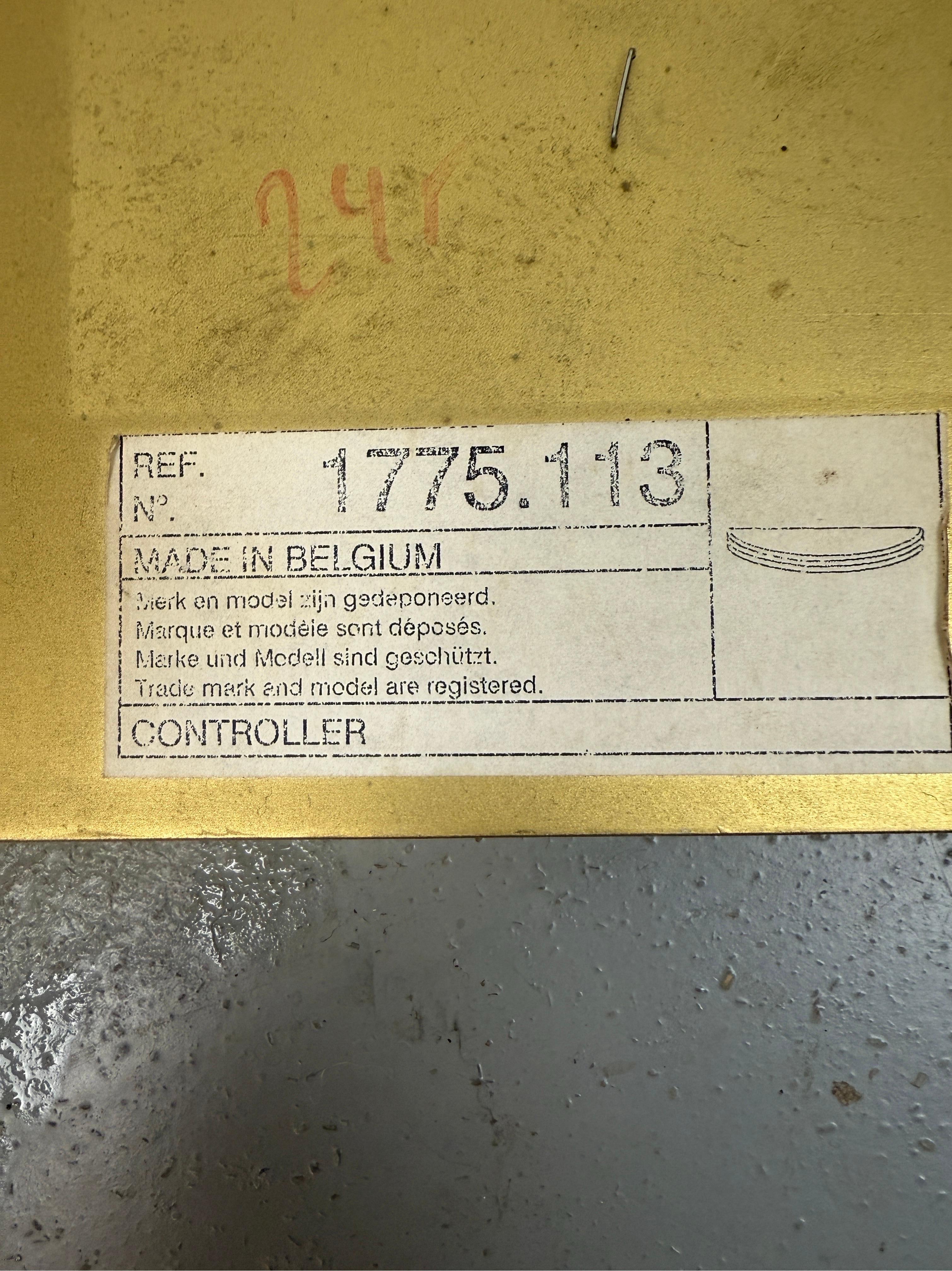 Miroir mural doré de style Art-déco avec console 1970 Belgique -set- en vente 7