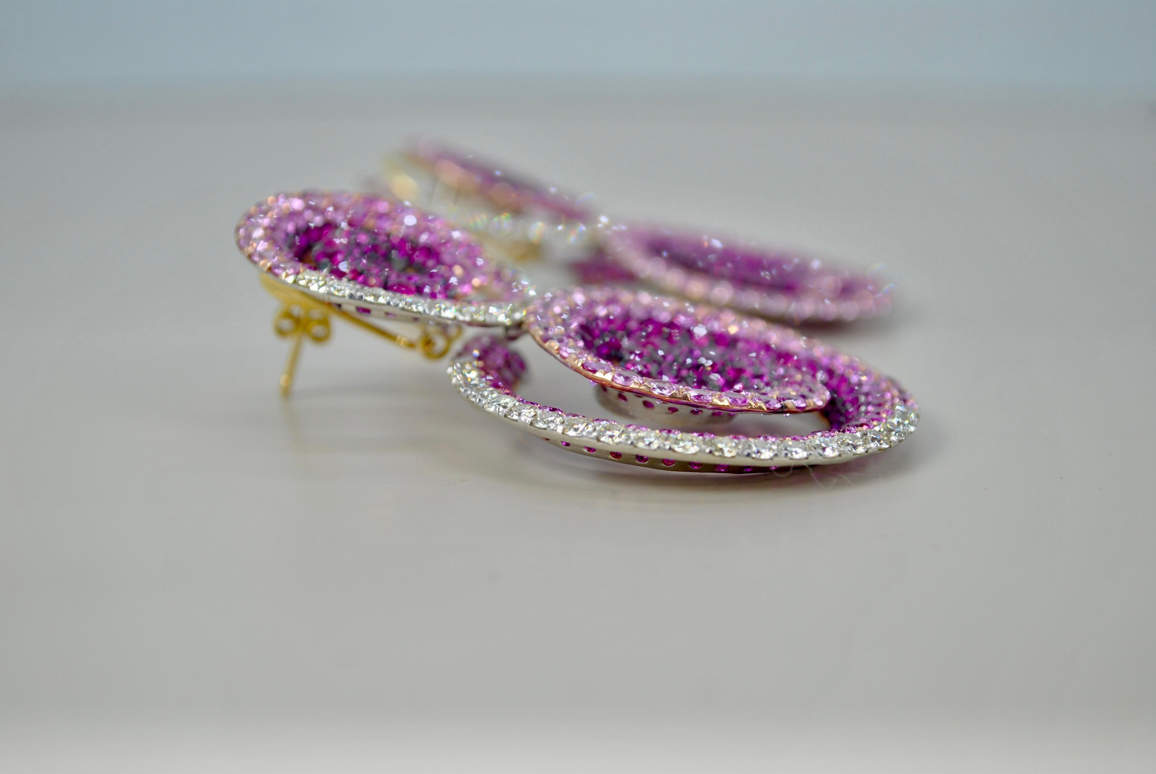 Tropische Ohrringe im Art-Déco-Stil aus 18 Karat Gold, Diamanten und rosa Saphiren (Art déco) im Angebot