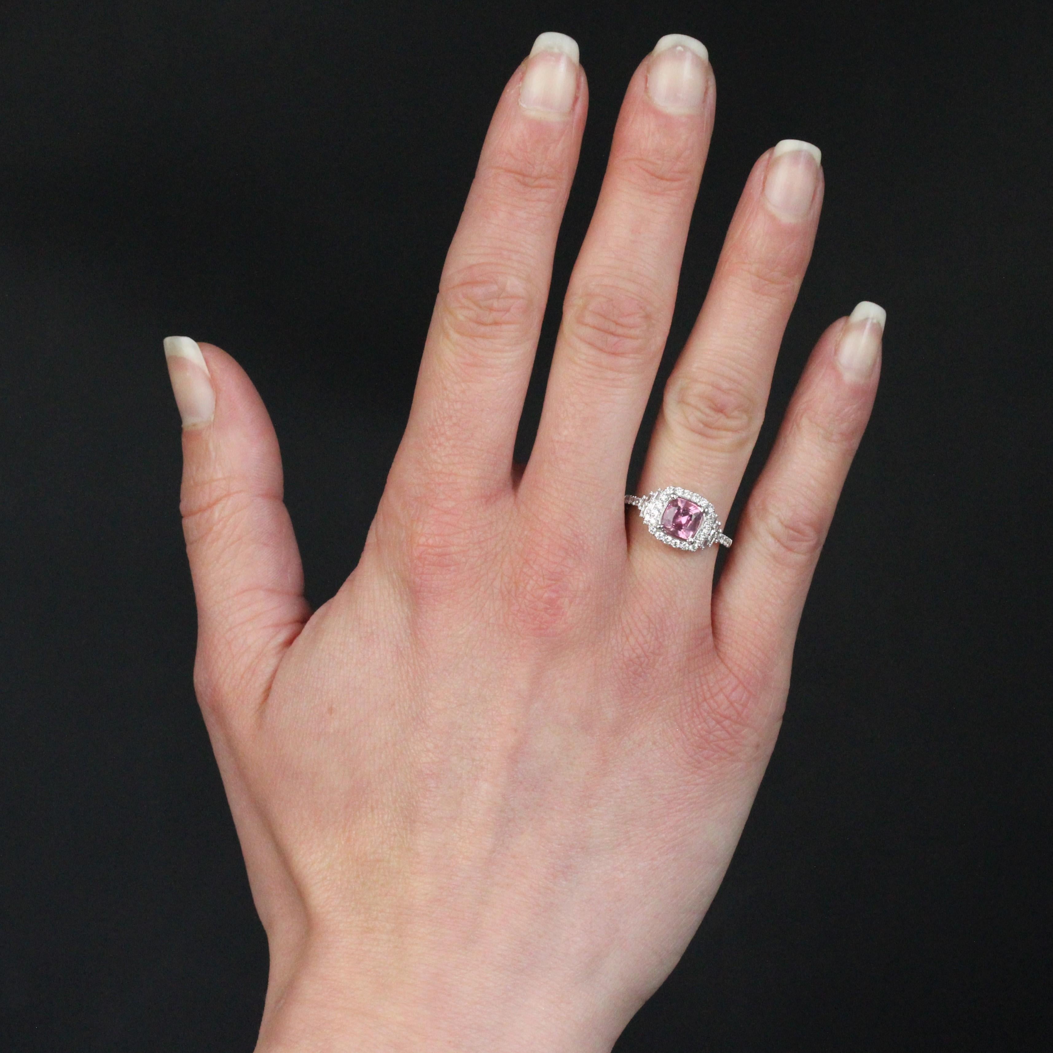 Ring in 18 karat white gold, eagle head hallmark.
The setting of this white gold ring forms a cushion entirely set with modern brilliant-cut diamonds and adorned in the center with a pink sapphire of the same shape, held in place with 4 claws. The