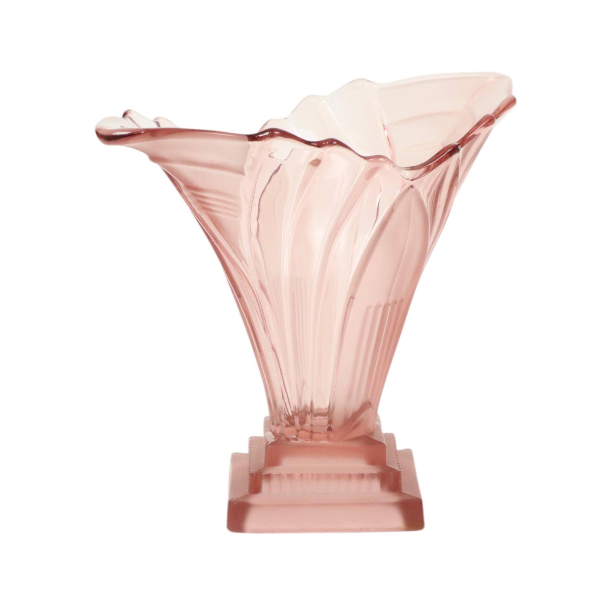 Art Deco Style Vase Model Greta 1950s Walther VEB Sachsenglas In Good Condition For Sale In Poperinge, BE