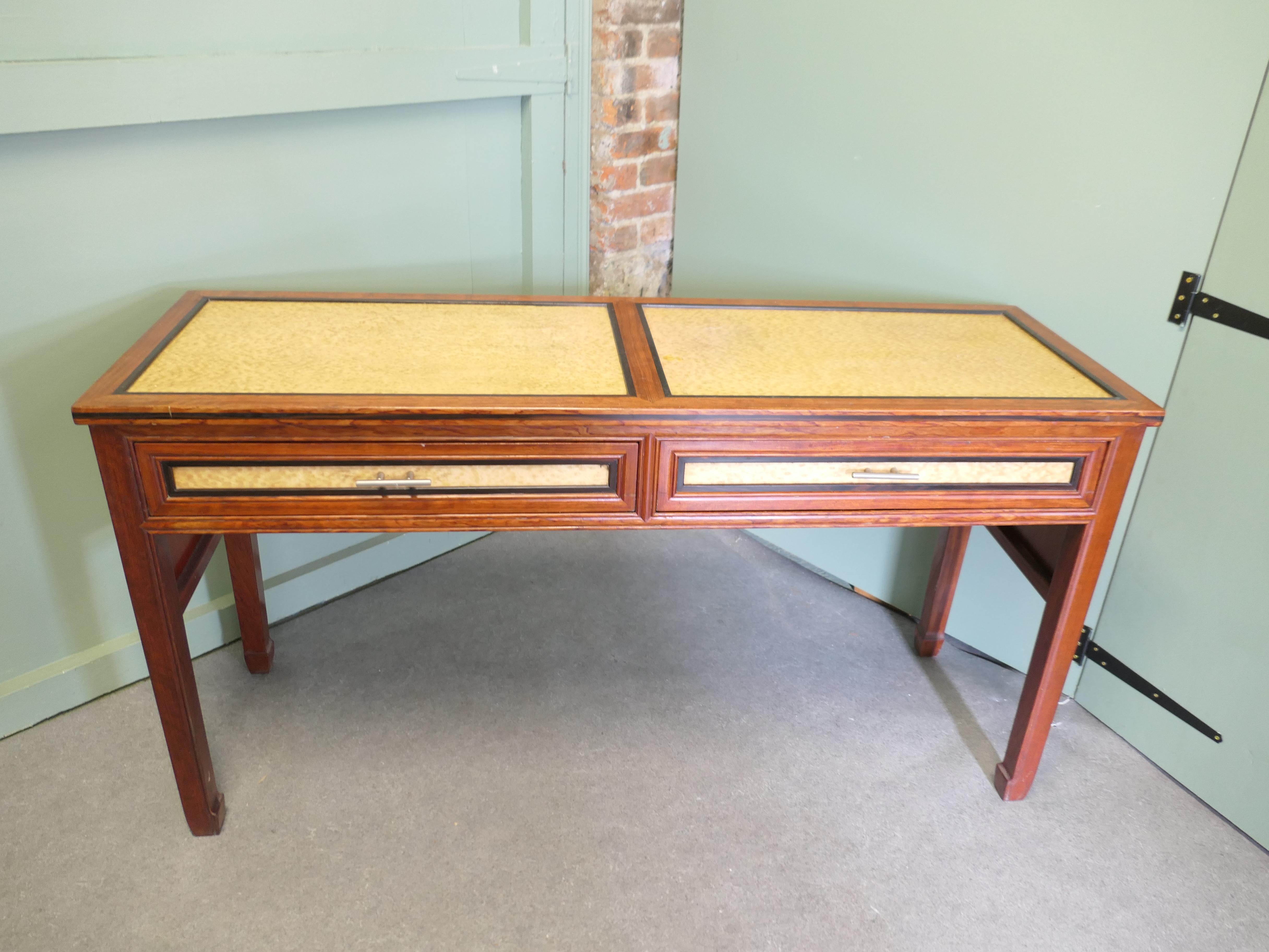 Art Deco Style Walnut and Maple Reception Desk This very stylish Art Deco desk In Good Condition In Godshill, Isle of Wight