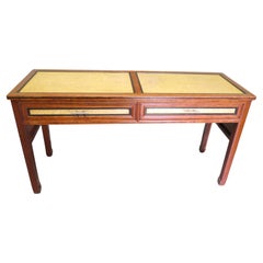 Bureau de réception en noyer et érable de style Art Déco Ce bureau Art Déco très stylé a été conçu pour être utilisé par des personnes de tous âges.