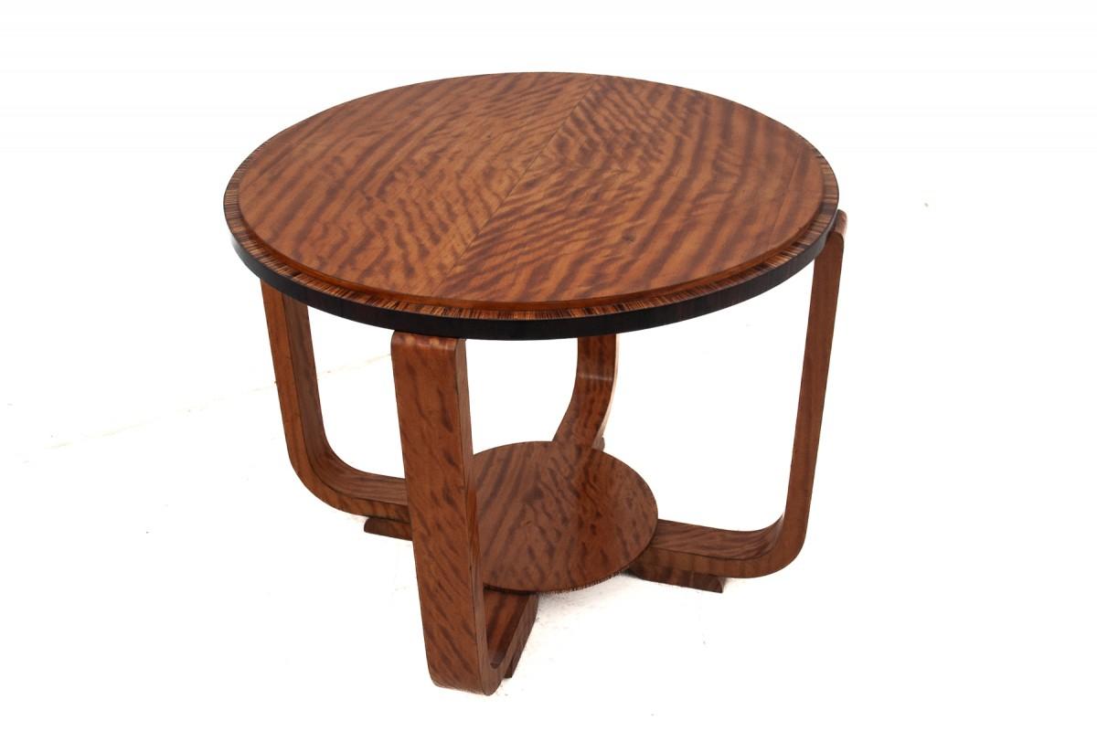 Tisch aus Nussbaumholz im Art-Déco-Stil. (Art déco) im Angebot
