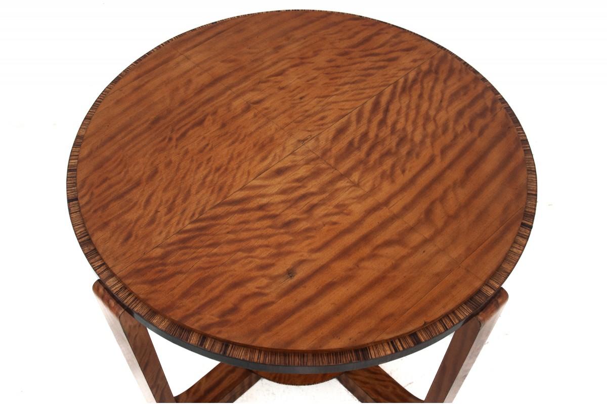 Tisch aus Nussbaumholz im Art-Déco-Stil. (Polnisch) im Angebot