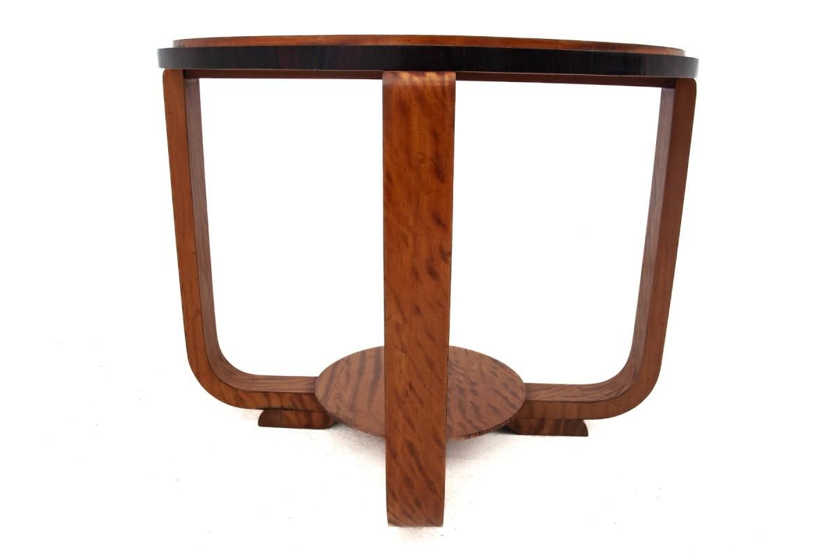 Tisch aus Nussbaumholz im Art-Déco-Stil. (Walnuss) im Angebot