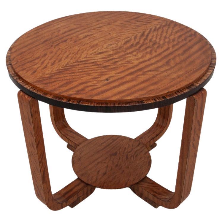 Tisch aus Nussbaumholz im Art-Déco-Stil. im Angebot