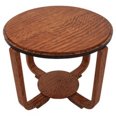 Mesa de nogal de estilo art déco.