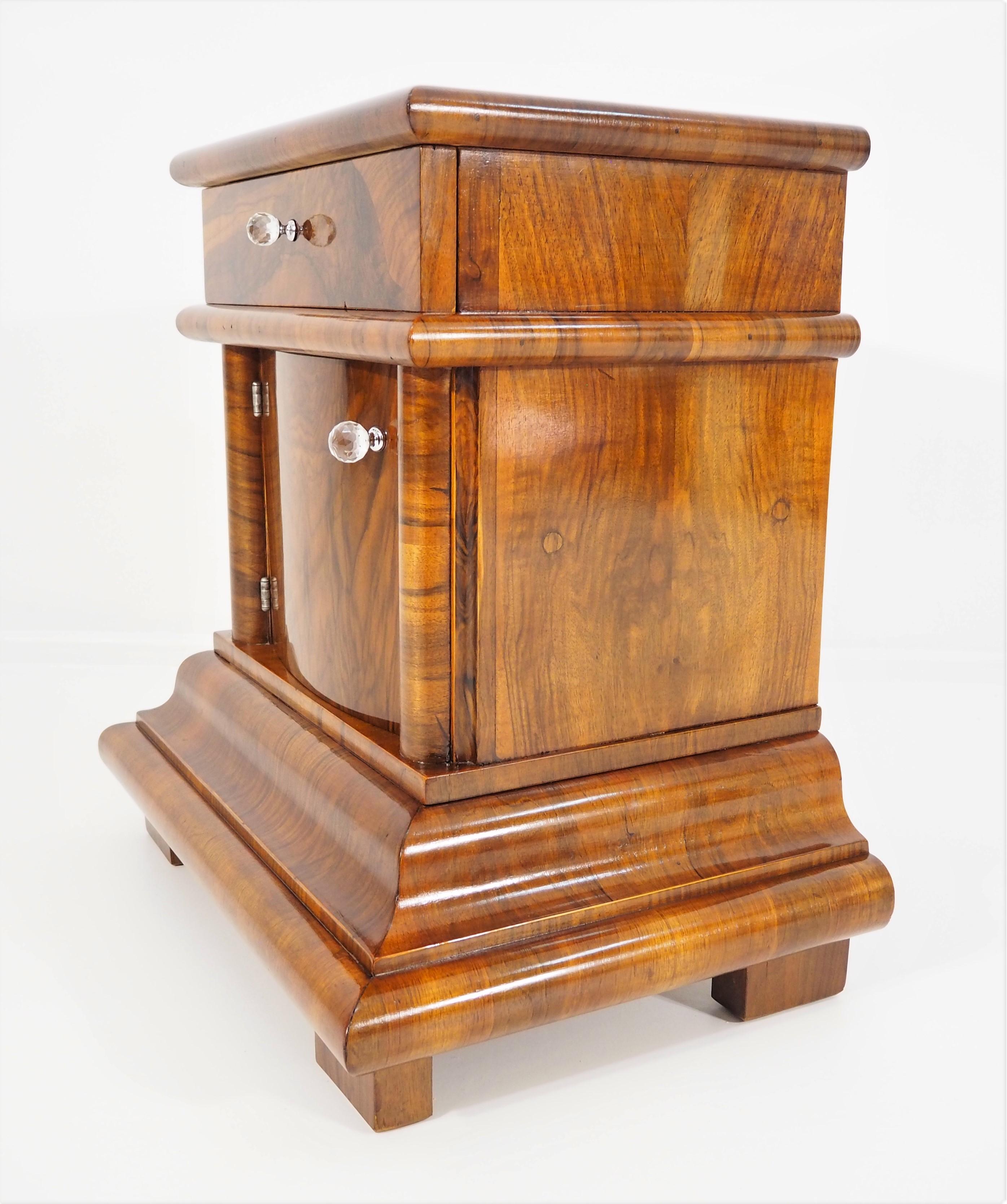 Art Deco Style Walnut Veneer Bedside Cabinet, 1940s For Sale 1