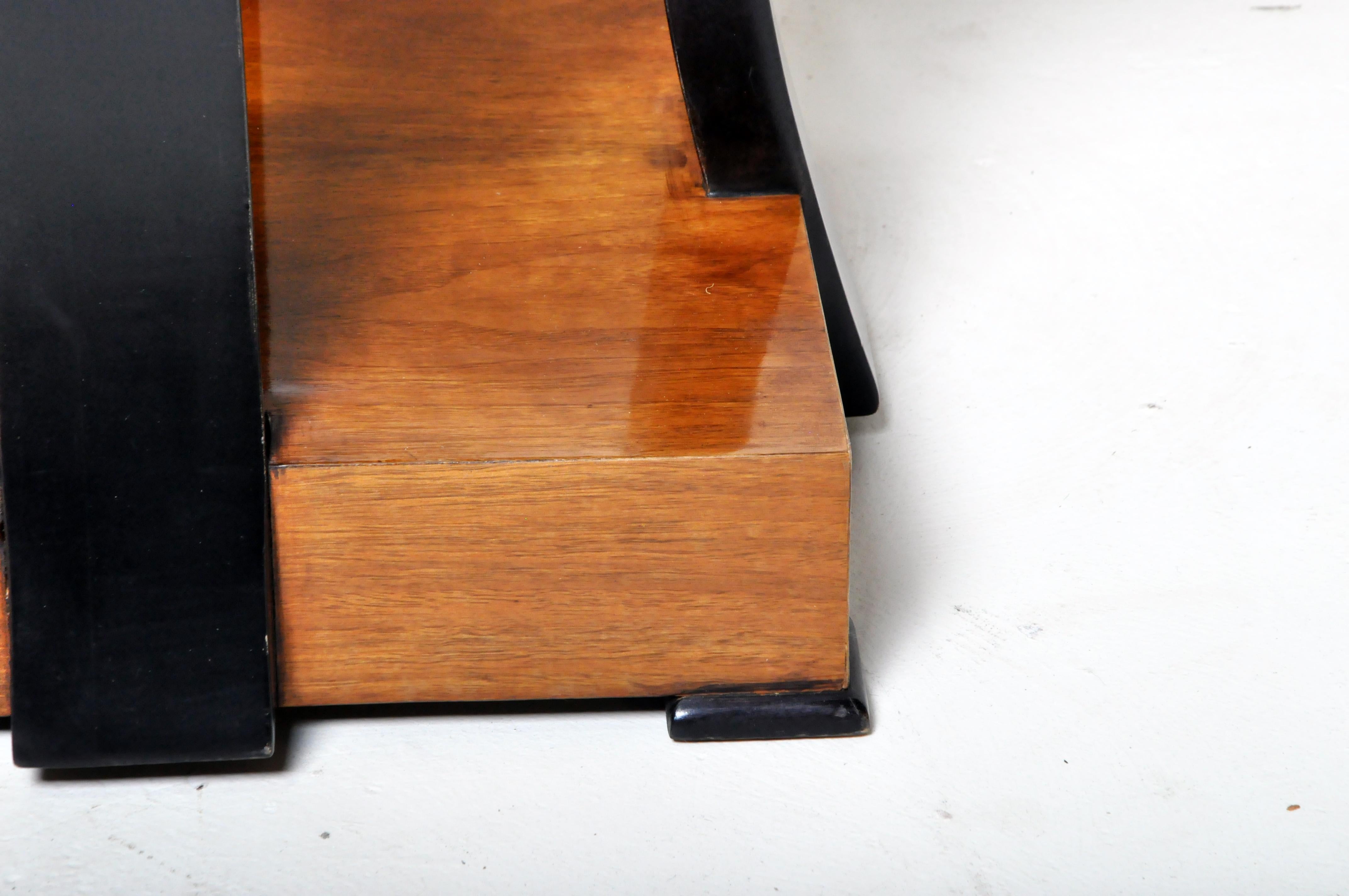 Art Deco Style Walnut Veneer Side Table 4