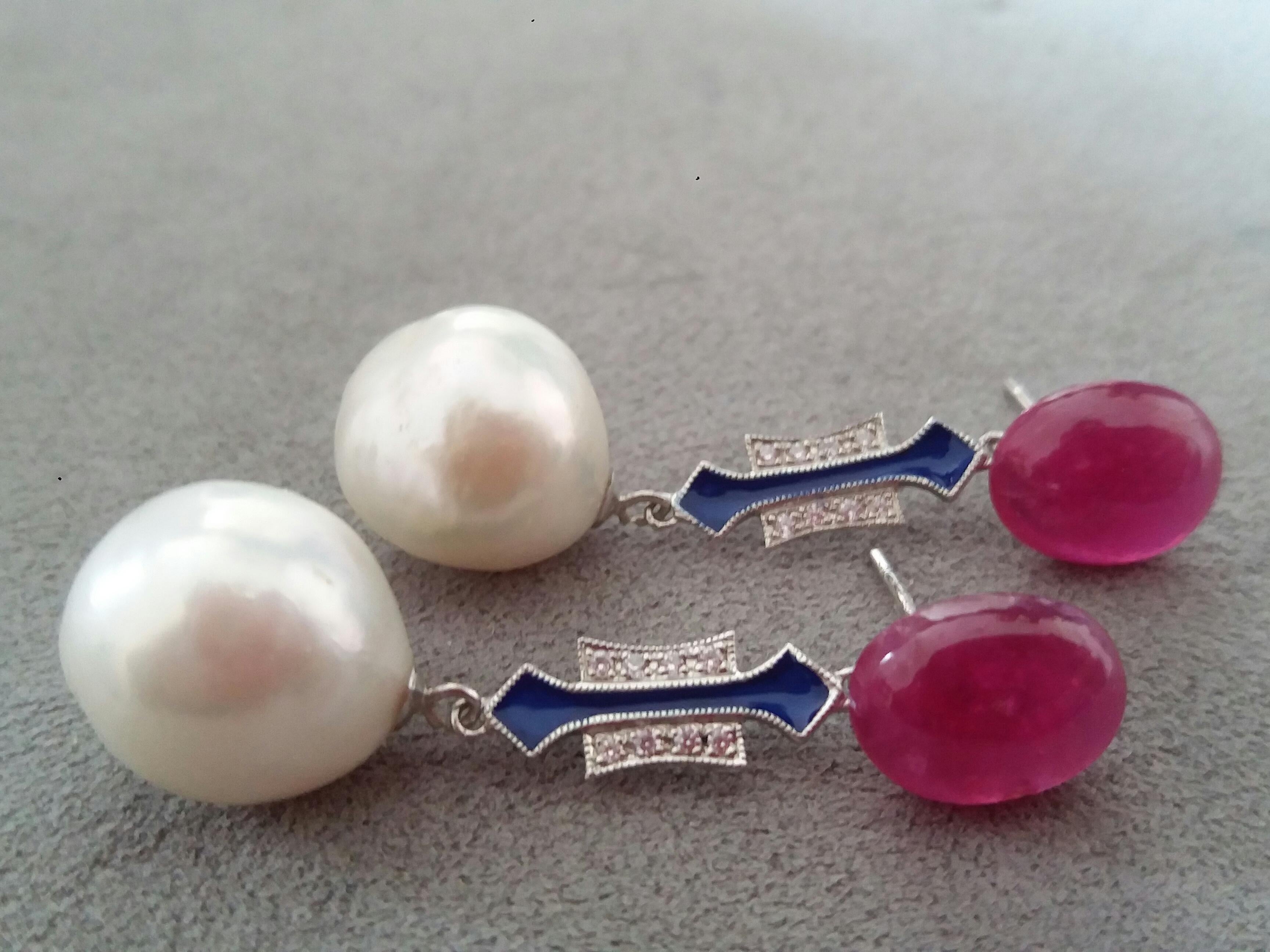 De las mujeres Pendientes de Esmalte Azul Estilo Art Déco Perlas Barrocas Blancas Cabujones de Rubí Diamantes de Oro en venta