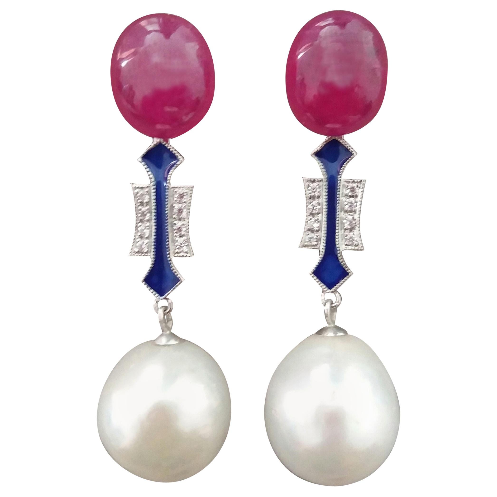 Pendientes de Esmalte Azul Estilo Art Déco Perlas Barrocas Blancas Cabujones de Rubí Diamantes de Oro en venta