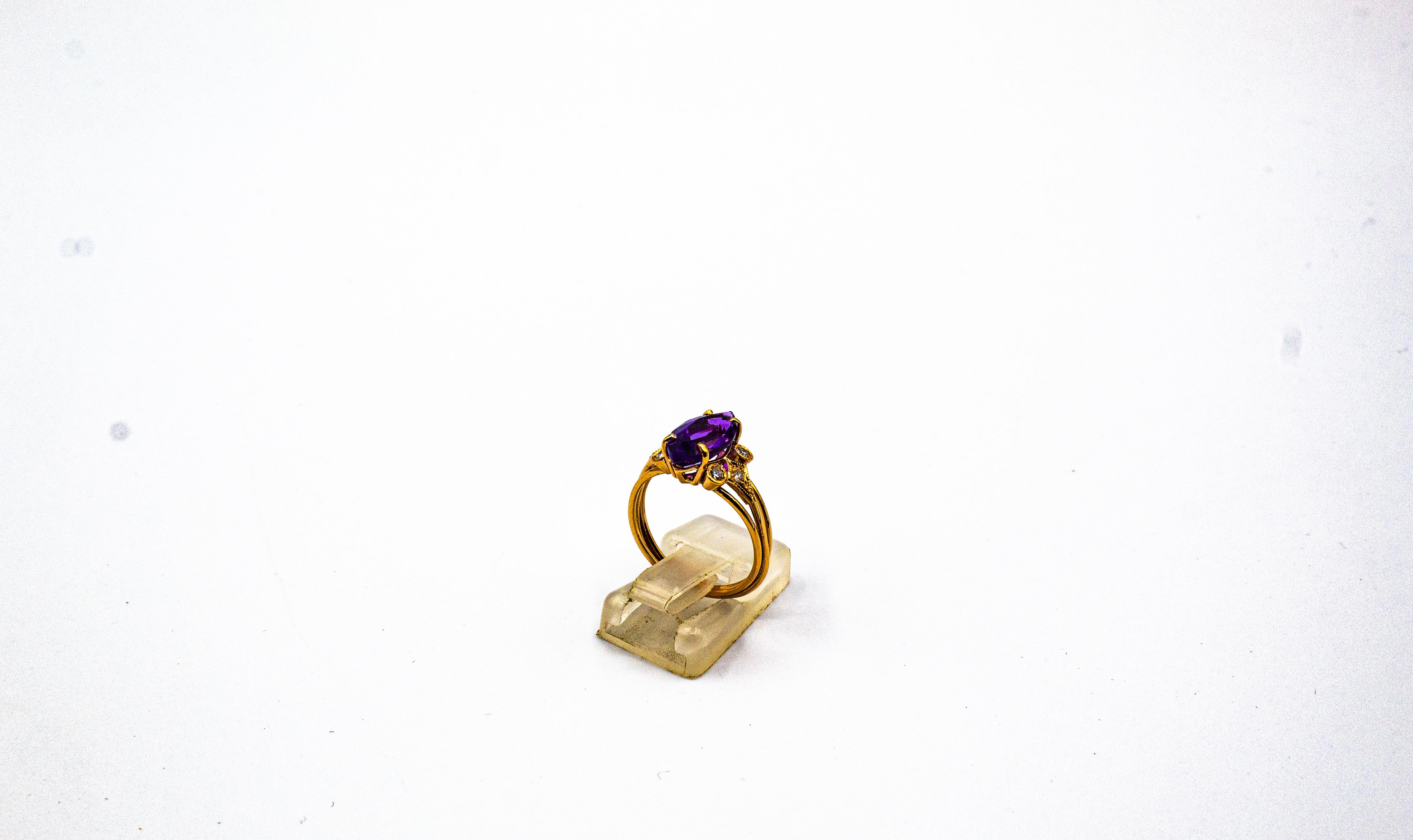 Bague cocktail en or jaune de style Art déco avec diamants blancs taille brillant et améthyste en vente 2