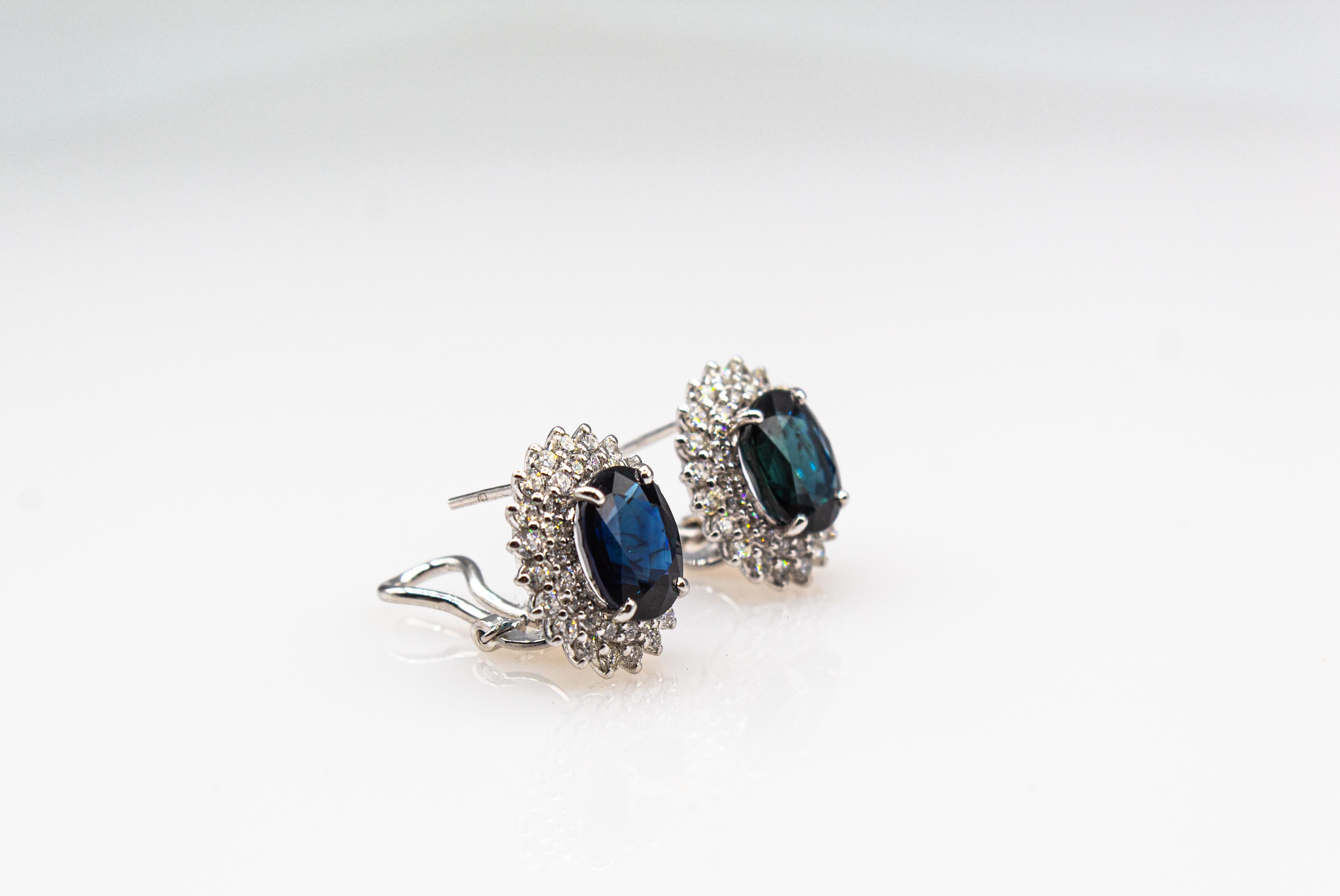 Boucles d'oreilles de style Art Déco en or blanc, diamant taille brillant, saphir bleu en vente 3