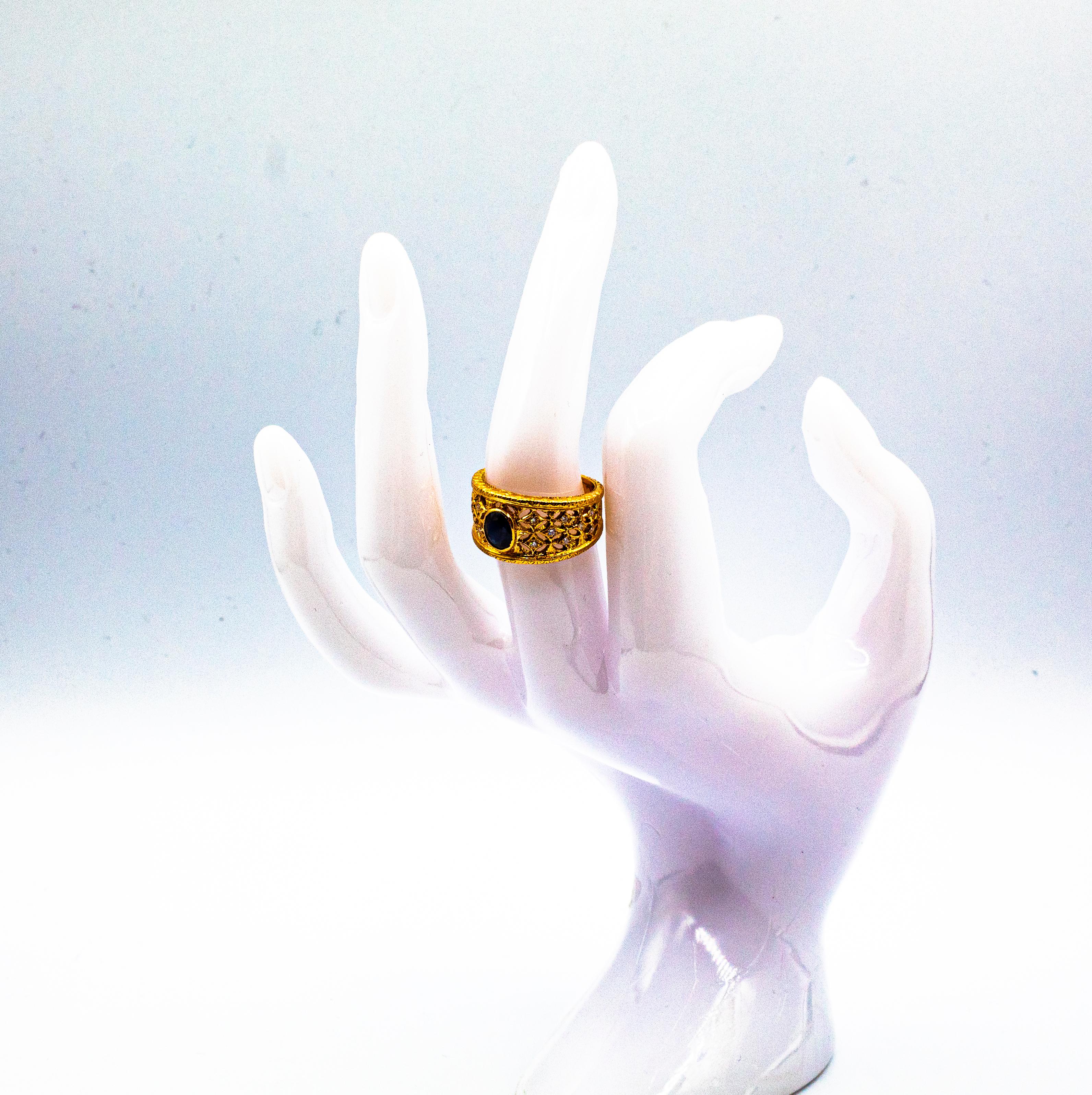 Anello a fascia in oro giallo con diamante blu e zaffiro, stile Art Deco, bianco e taglio a brillante in vendita 9