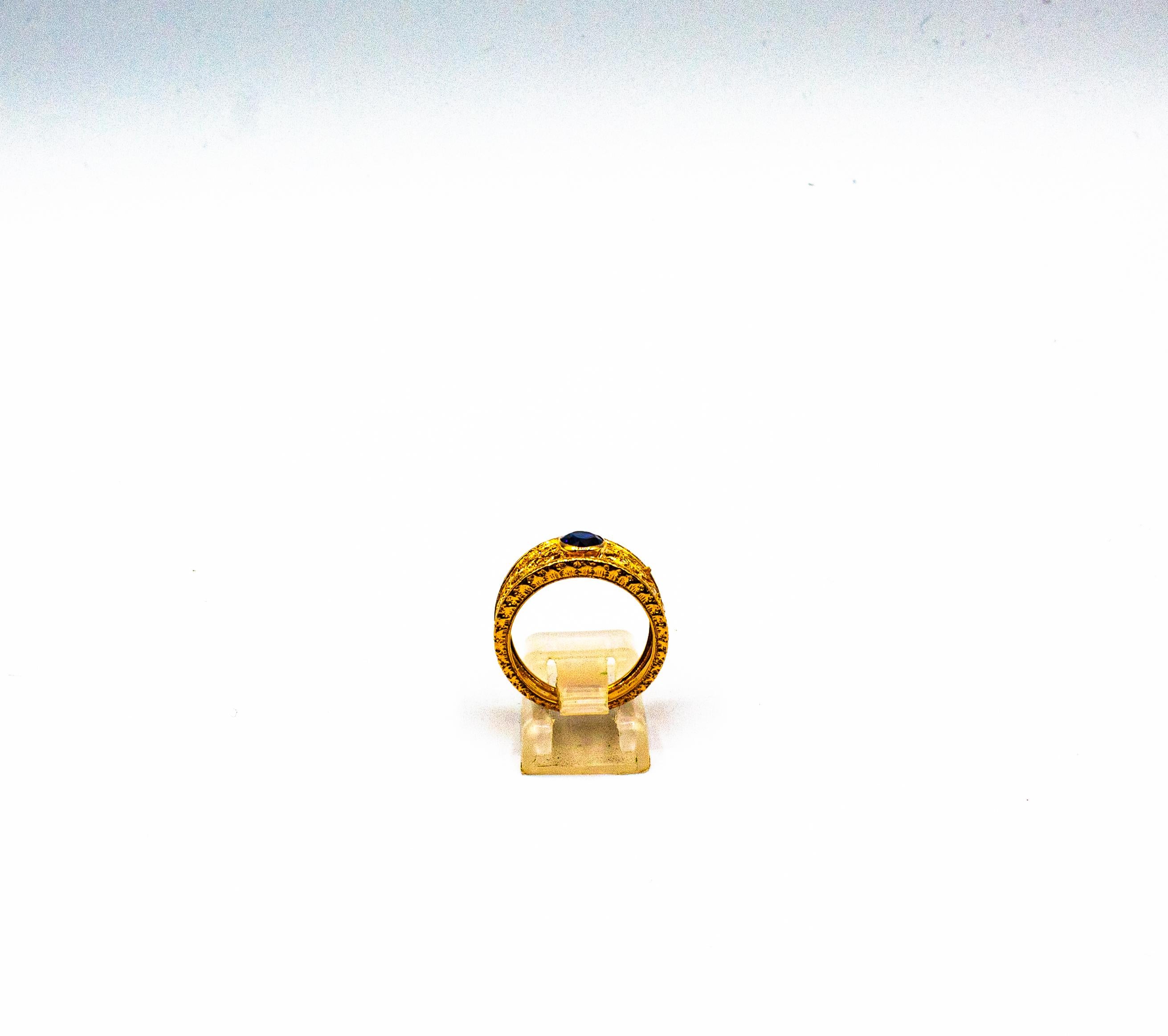 Anello a fascia in oro giallo con diamante blu e zaffiro, stile Art Deco, bianco e taglio a brillante In condizioni Nuovo in vendita a Naples, IT
