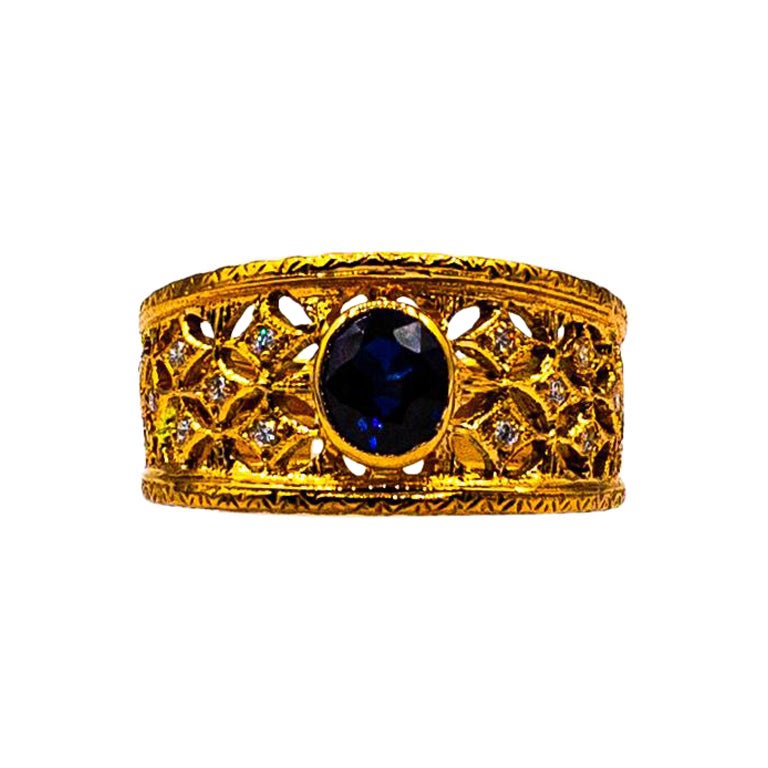 Anello a fascia in oro giallo con diamante blu e zaffiro, stile Art Deco, bianco e taglio a brillante in vendita