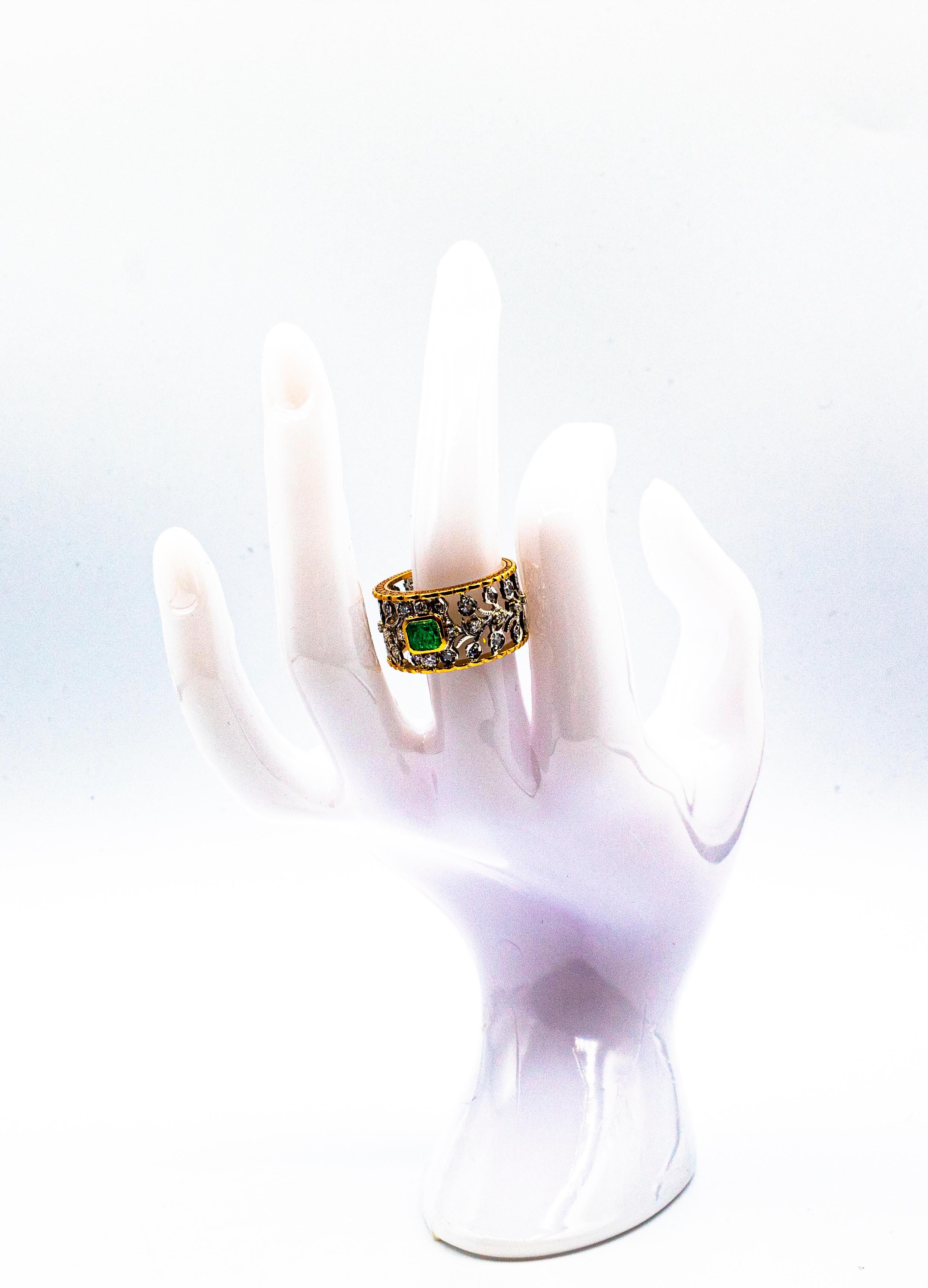 Anello a fascia in oro giallo con diamante smeraldo taglio brillante bianco in stile Art Deco in vendita 10