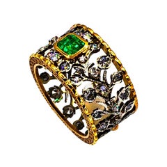 Anello a fascia in oro giallo con diamante smeraldo taglio brillante bianco in stile Art Deco