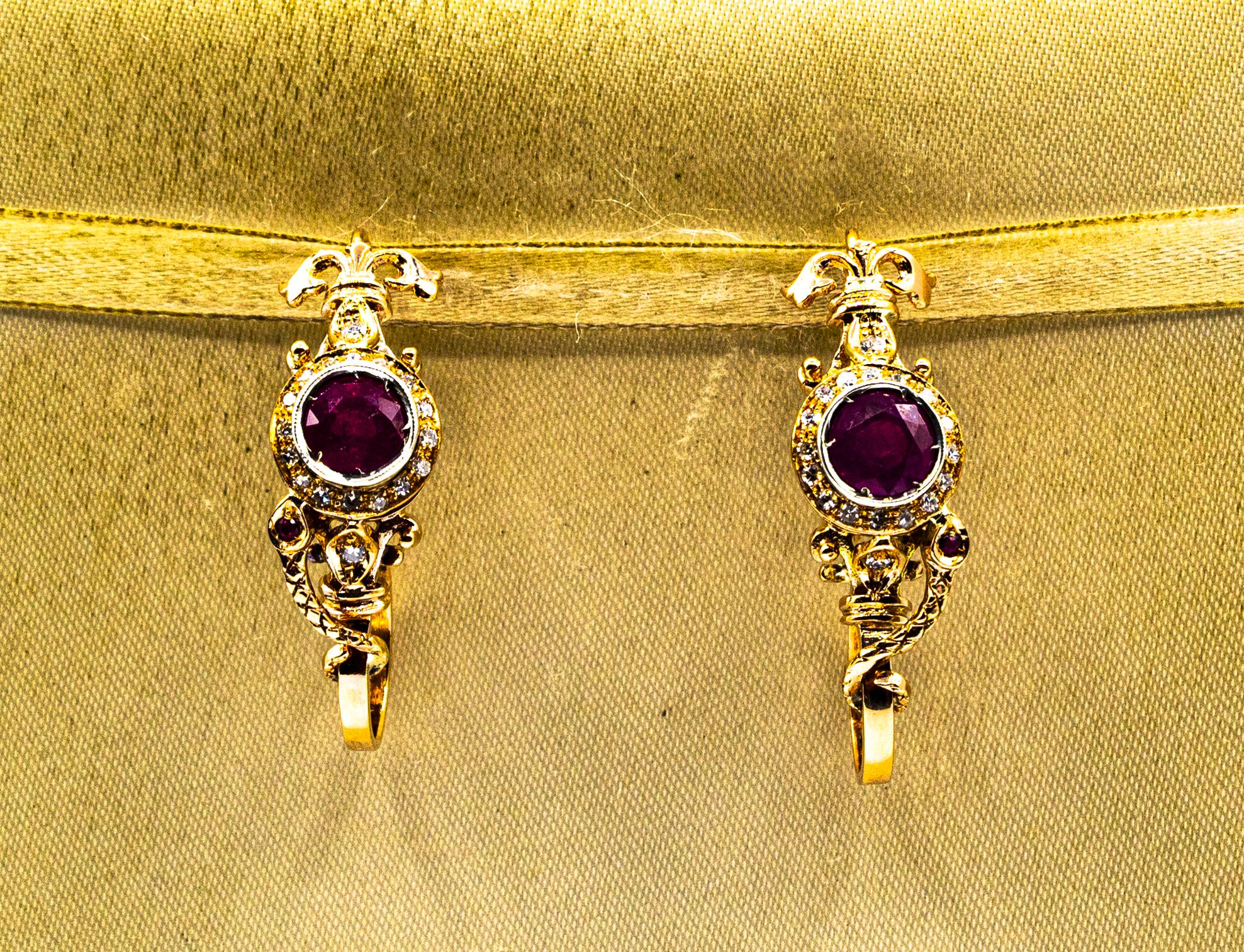 Art déco Boucles d'oreilles pendantes en or jaune, rubis, diamant blanc taillé en brillant, style Art Déco en vente